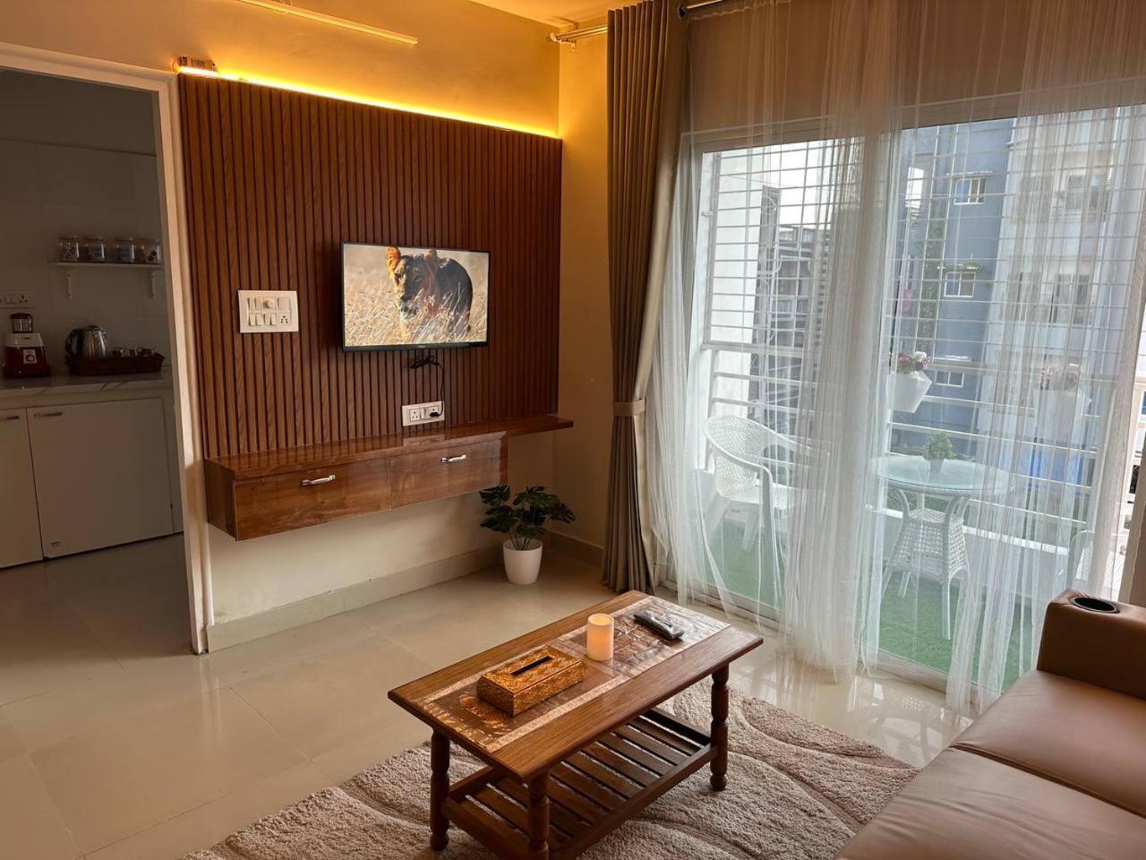 Nk Homes - 2bhk Serviced Apartments, Fully Furnished, Wi-fi, Home-style Kitchen Hotel 5*