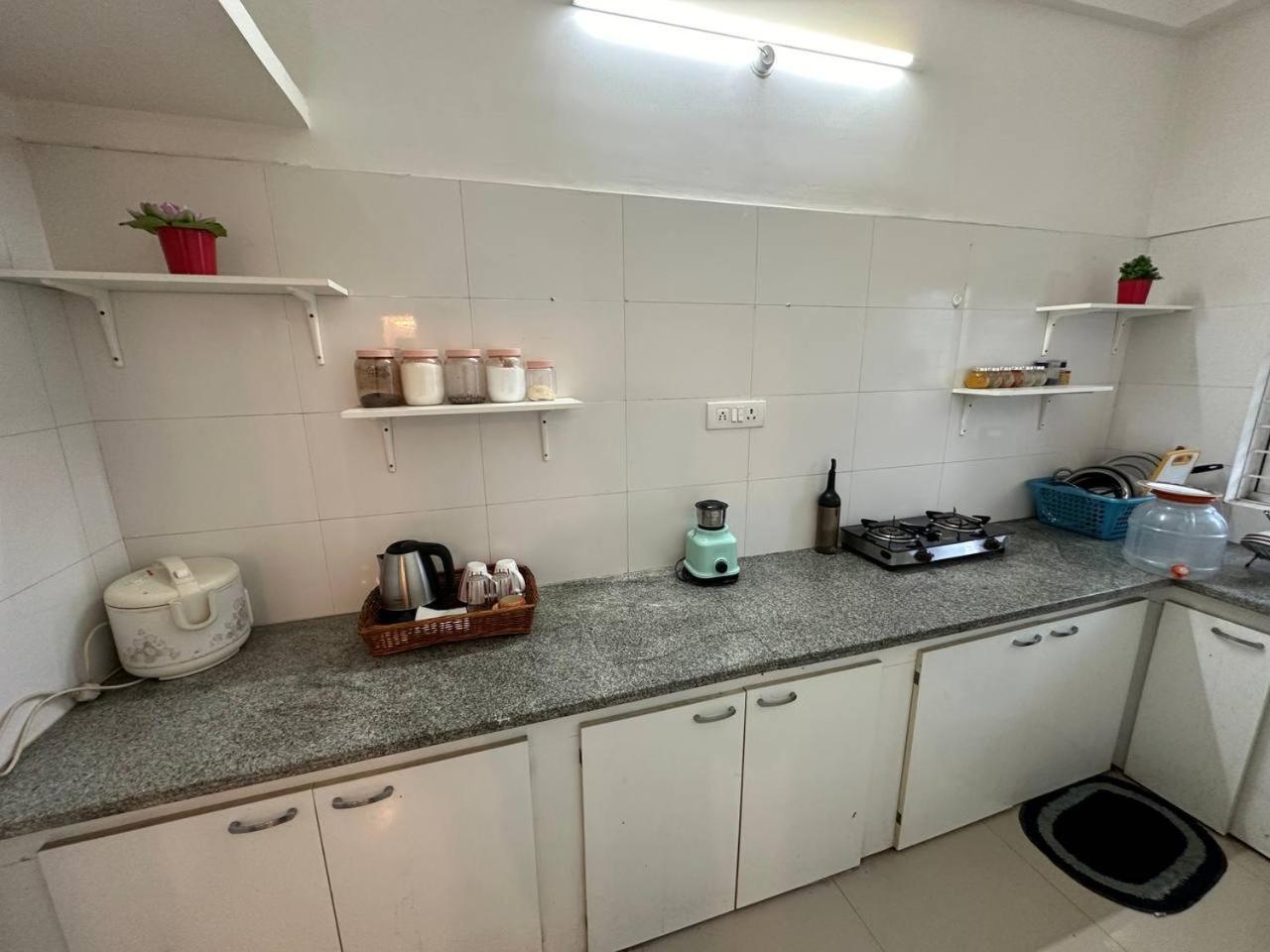 Nk Homes - 2bhk Serviced Apartments, Fully Furnished, Wi-fi, Home-style Kitchen 5*