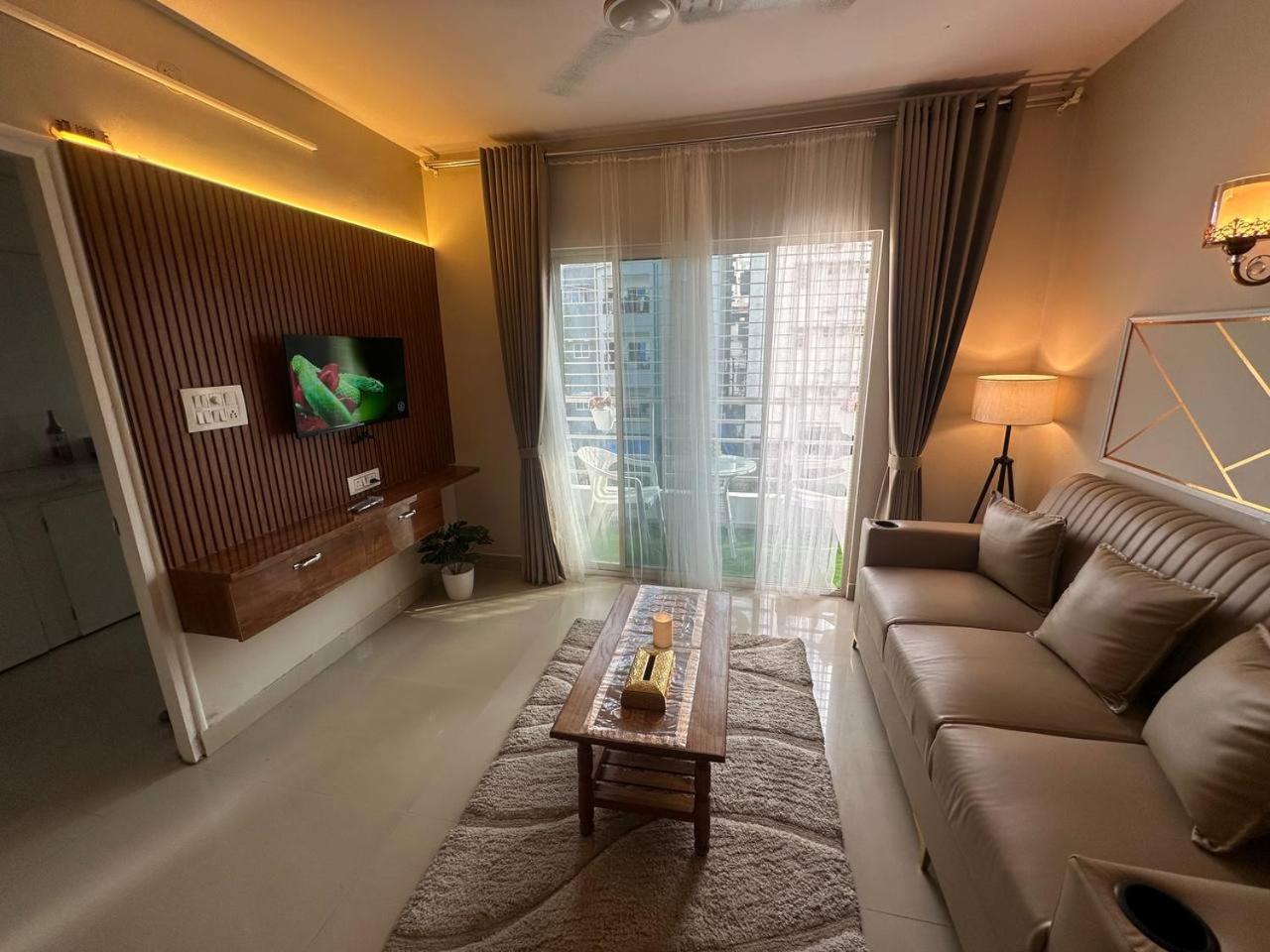 Nk Homes - 2bhk Serviced Apartments, Fully Furnished, Wi-fi, Home-style Kitchen Hotel