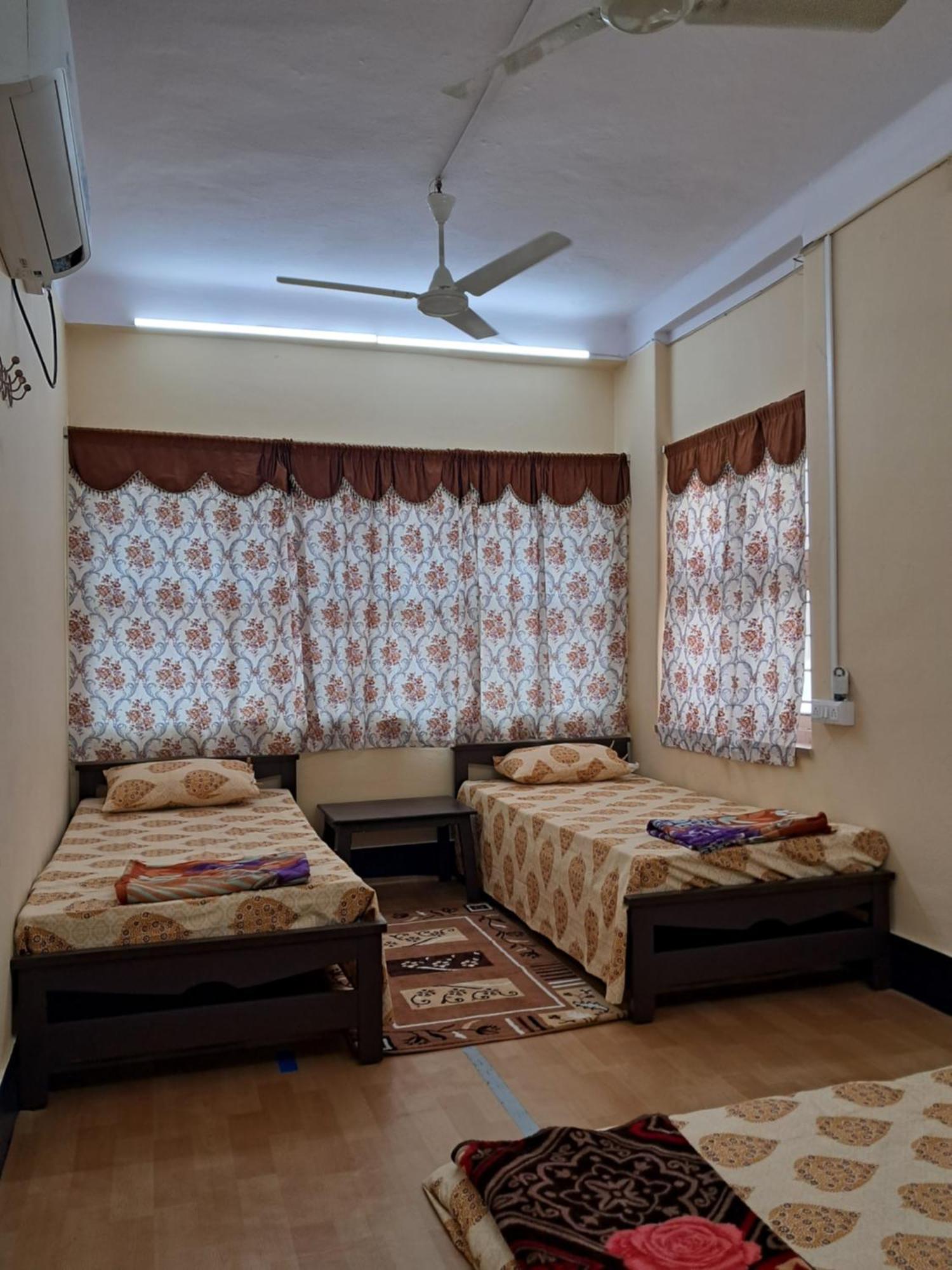 Apartment 1 For 4 Guests Or 2 Bhk For 4 To 10 Guests With Ac For Families Hyderabad