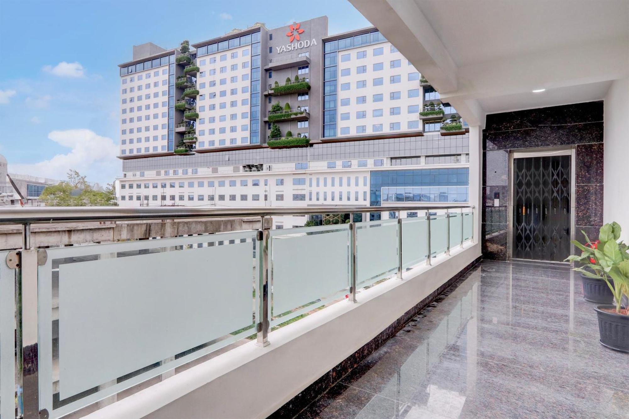 Hotel Collection O Sri Jahnavi Group Besides Yashoda Hospital Hitec 3*