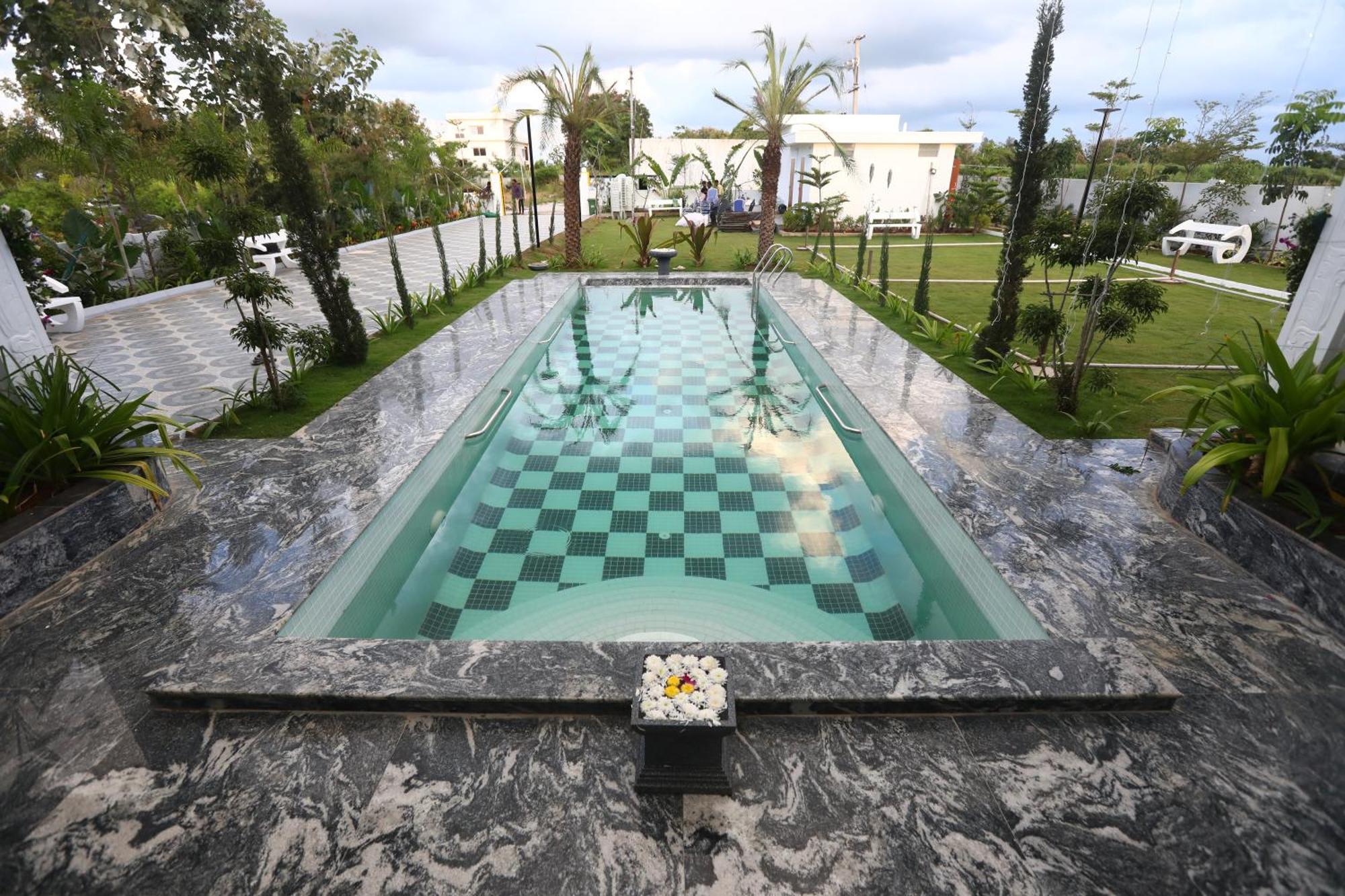 Poorna Farmhouse With Private Pool And Jacuzzi Farm stay *