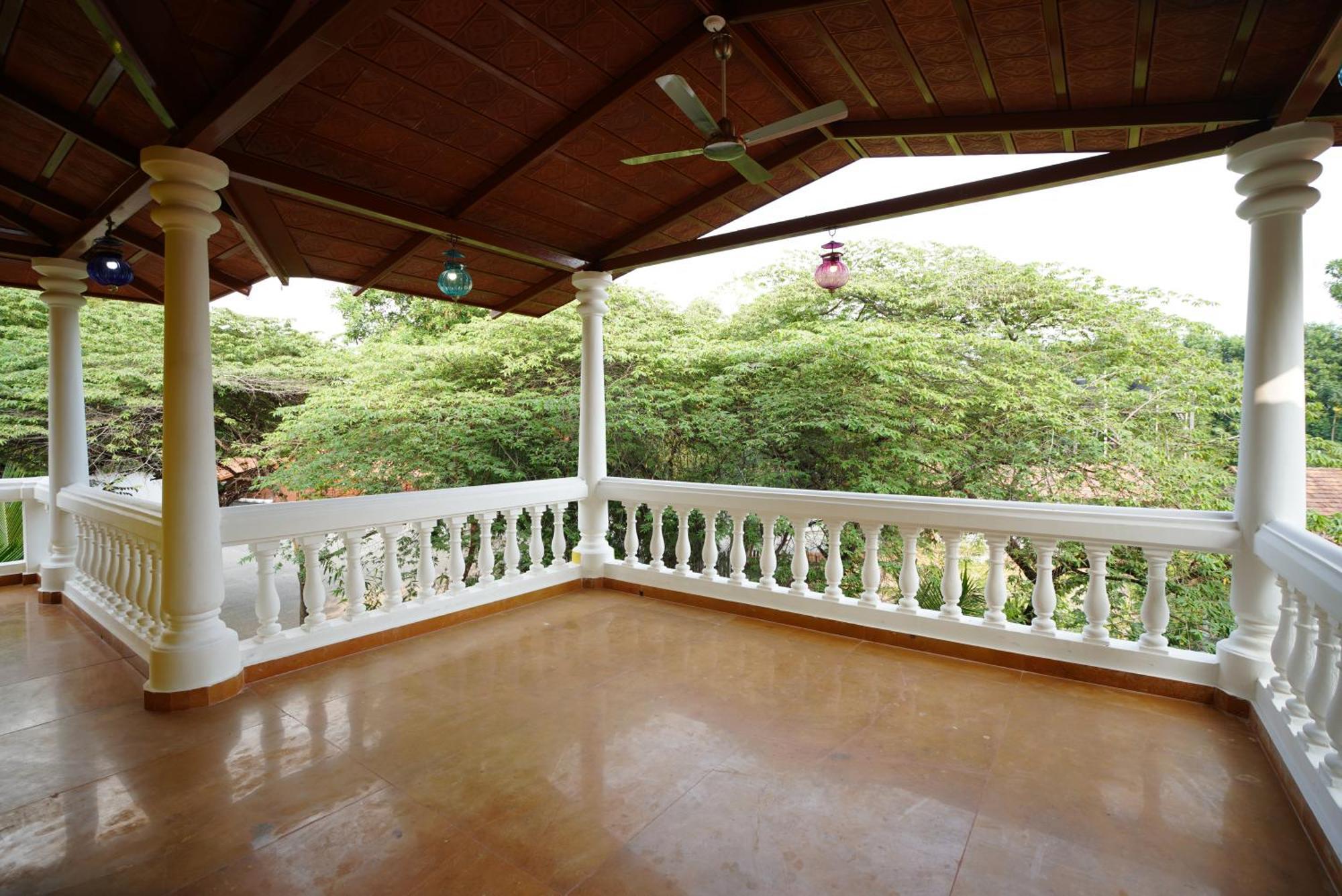 Resort Brown Town & 5*