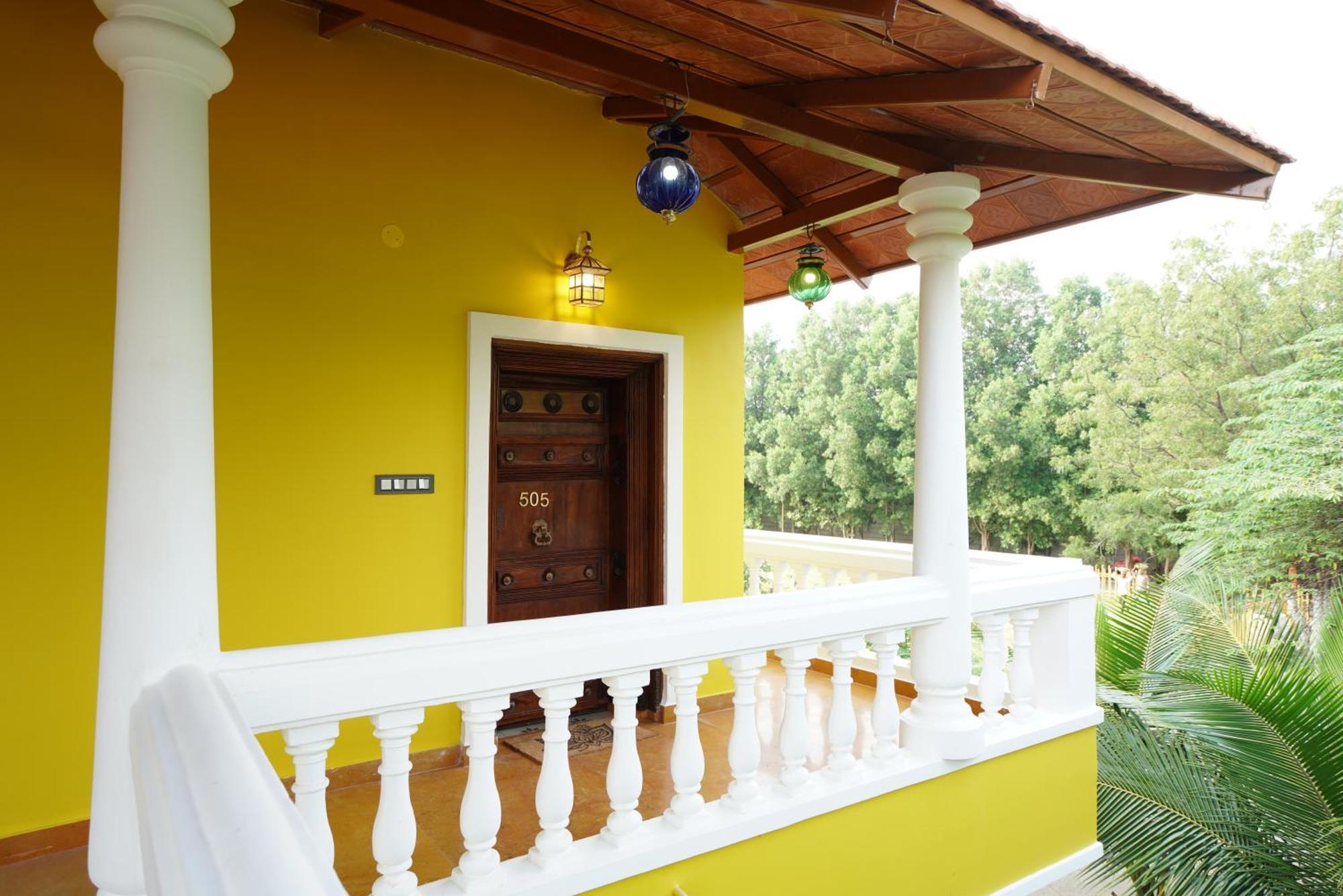 Resort Brown Town & Hyderabad
