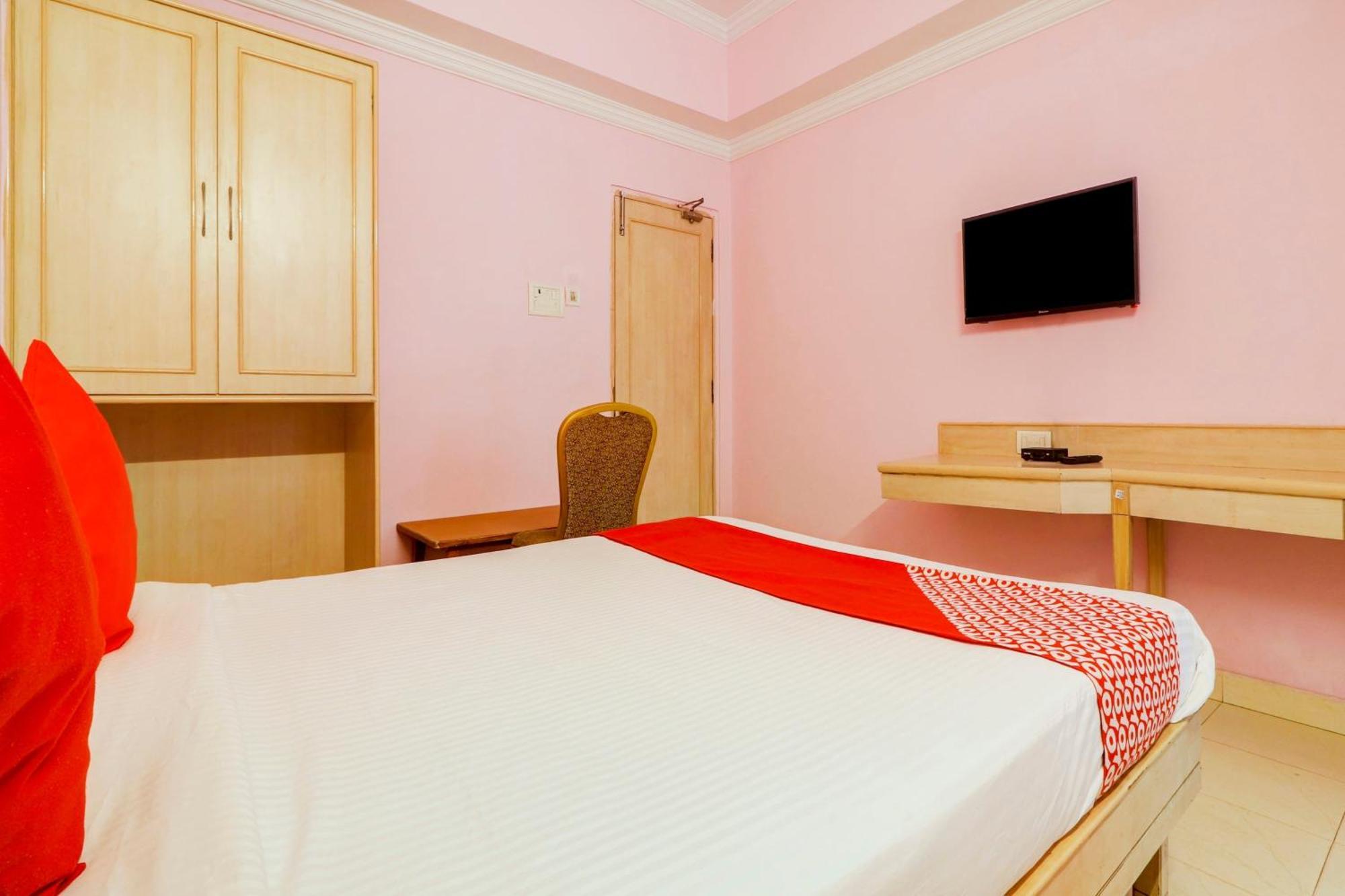 Hotel Super Collection O 77115 Vaishnavi Palace
