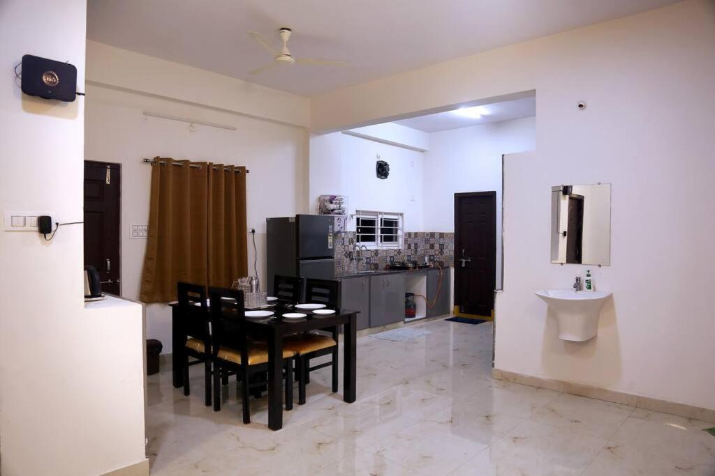 Apartment Veetil -3bhk Ac, Kukatpally,