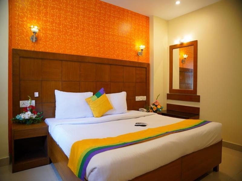 Hotel Blossom Vashishtha - Free Lunch Or Dinner- Free Breakfast Hyderabad