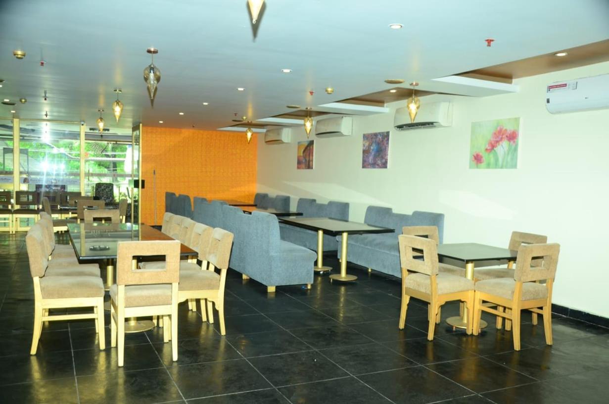 Blossom Vashishtha - Free Lunch Or Dinner- Free Breakfast Hotel 3*