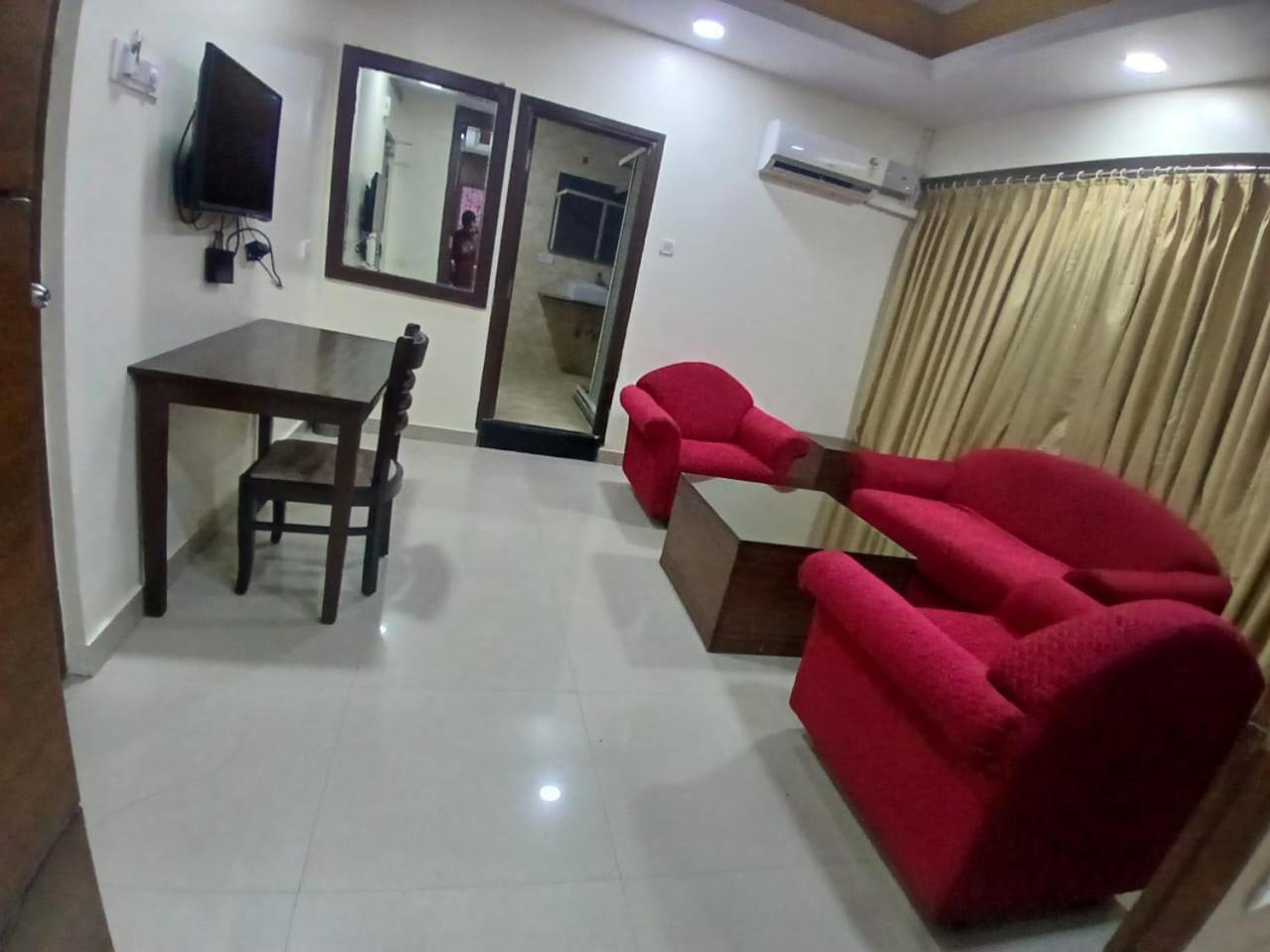 Blossom Vashishtha - Free Lunch Or Dinner- Free Breakfast Hotel 3*