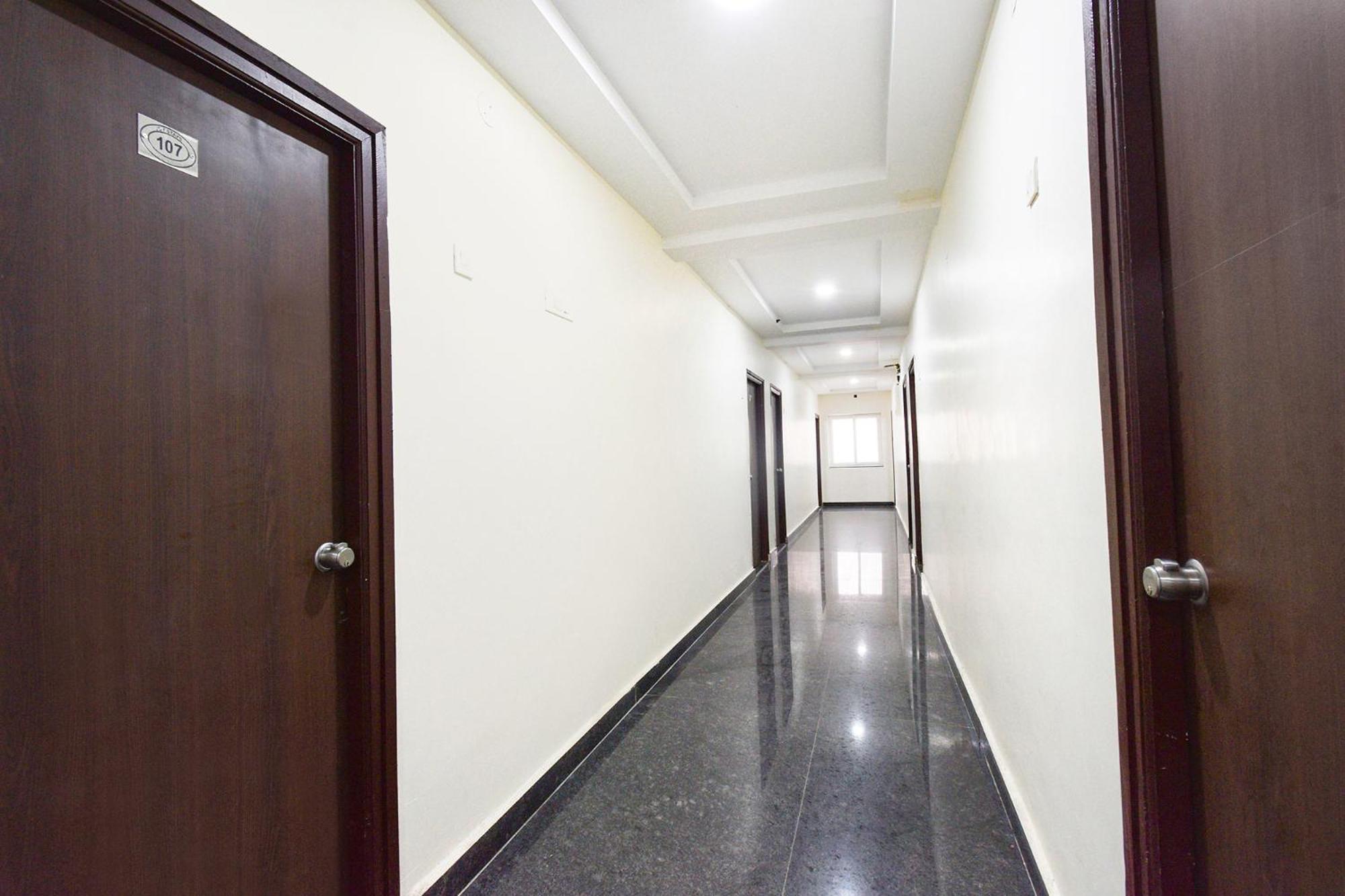 Fabhotel Joy Stayz - Nr Yashoda Hospital, Hitech Hotel