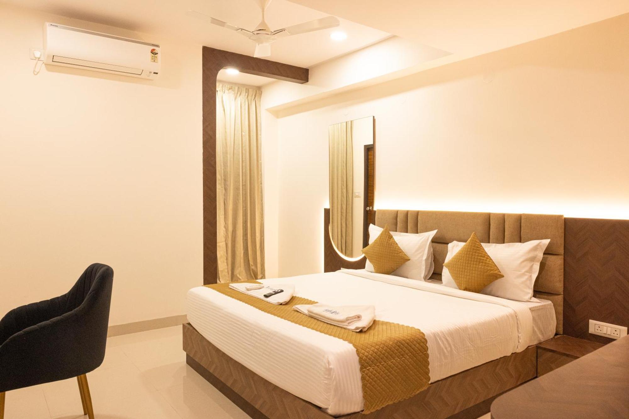 Radhe Pride Hitech Hotel 3*