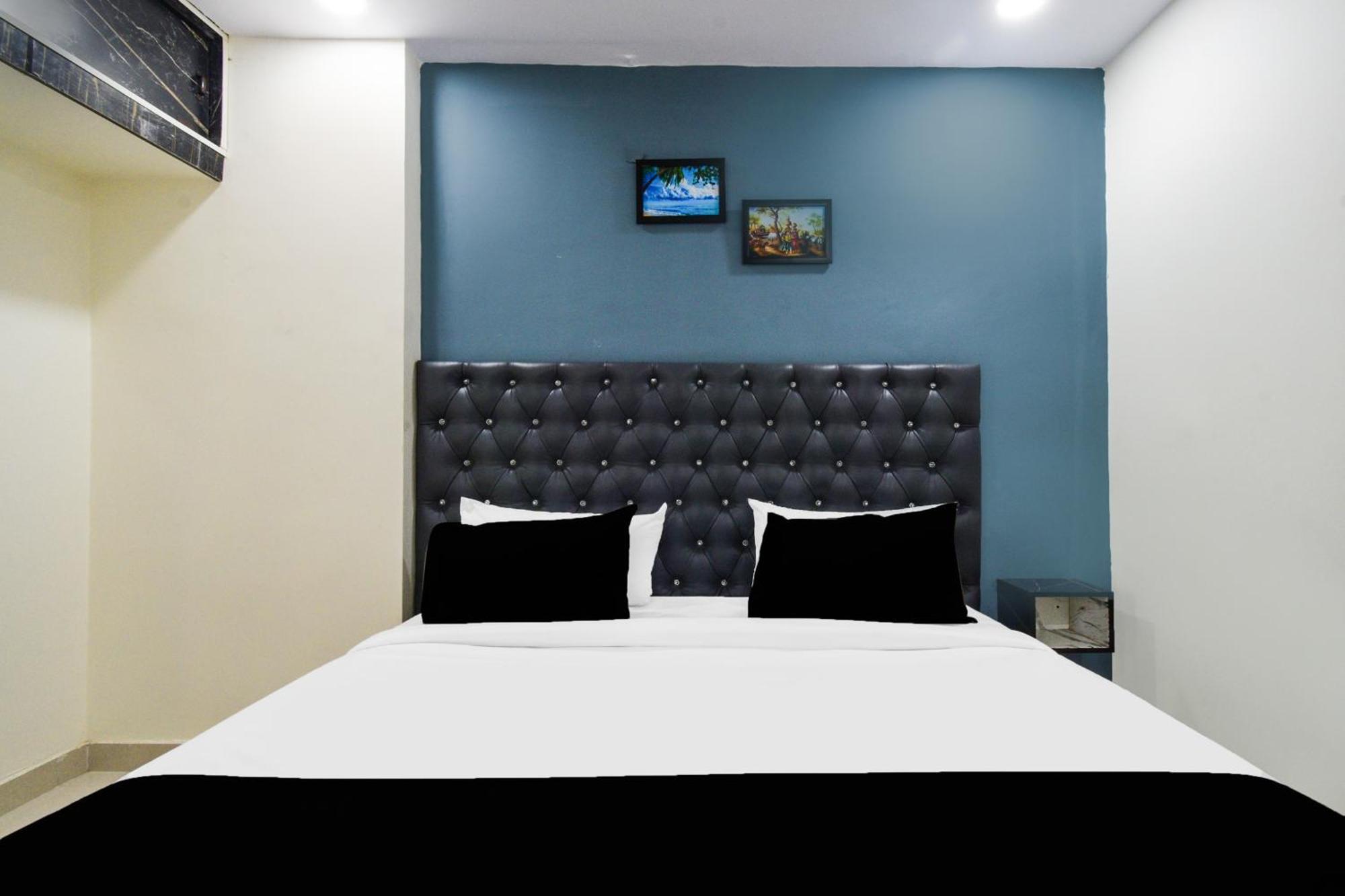 Hotel O Sbr Hafeezpet 3*
