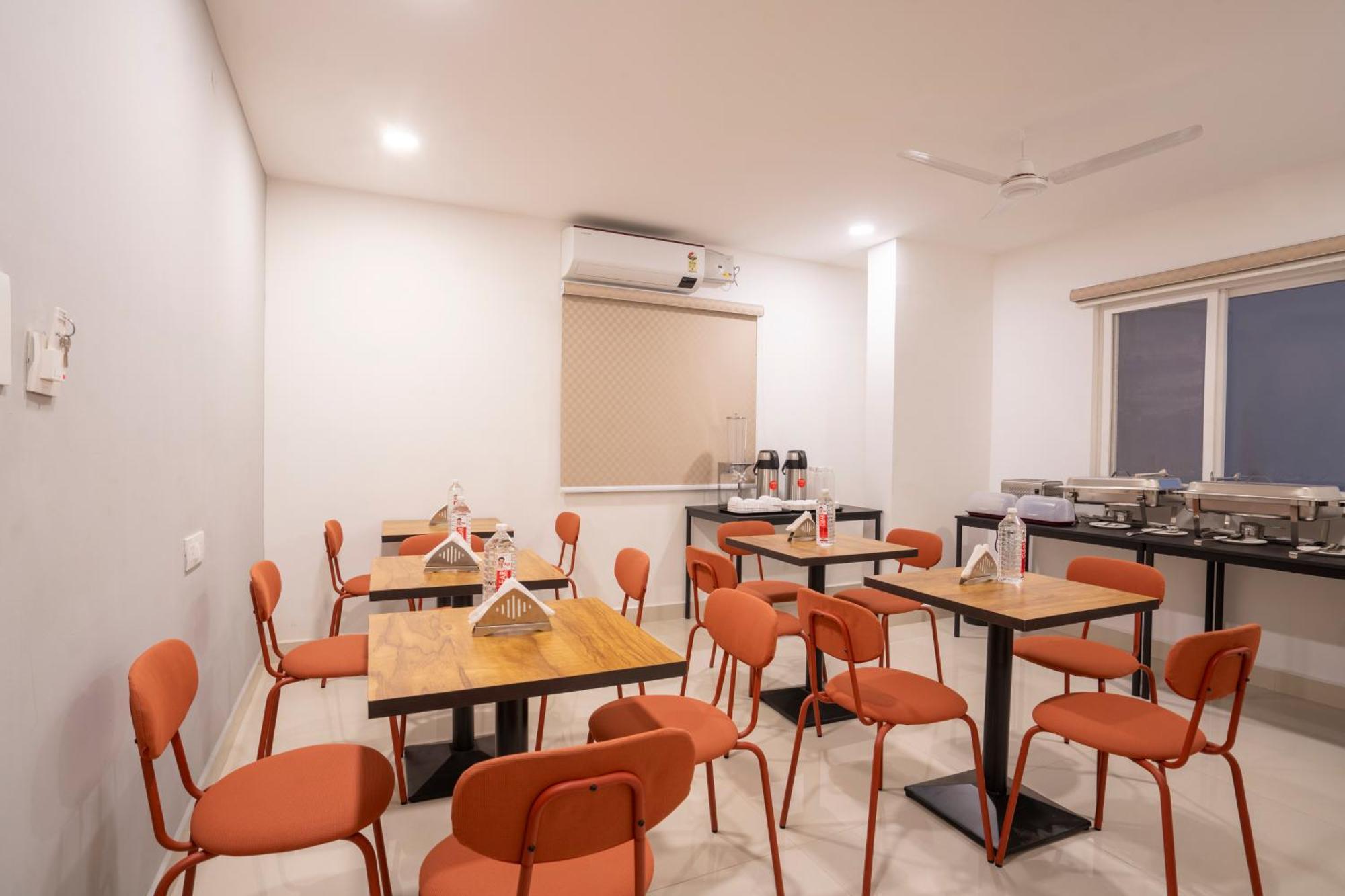 Hotel Treebo De Alphabet Gachibowli 3*