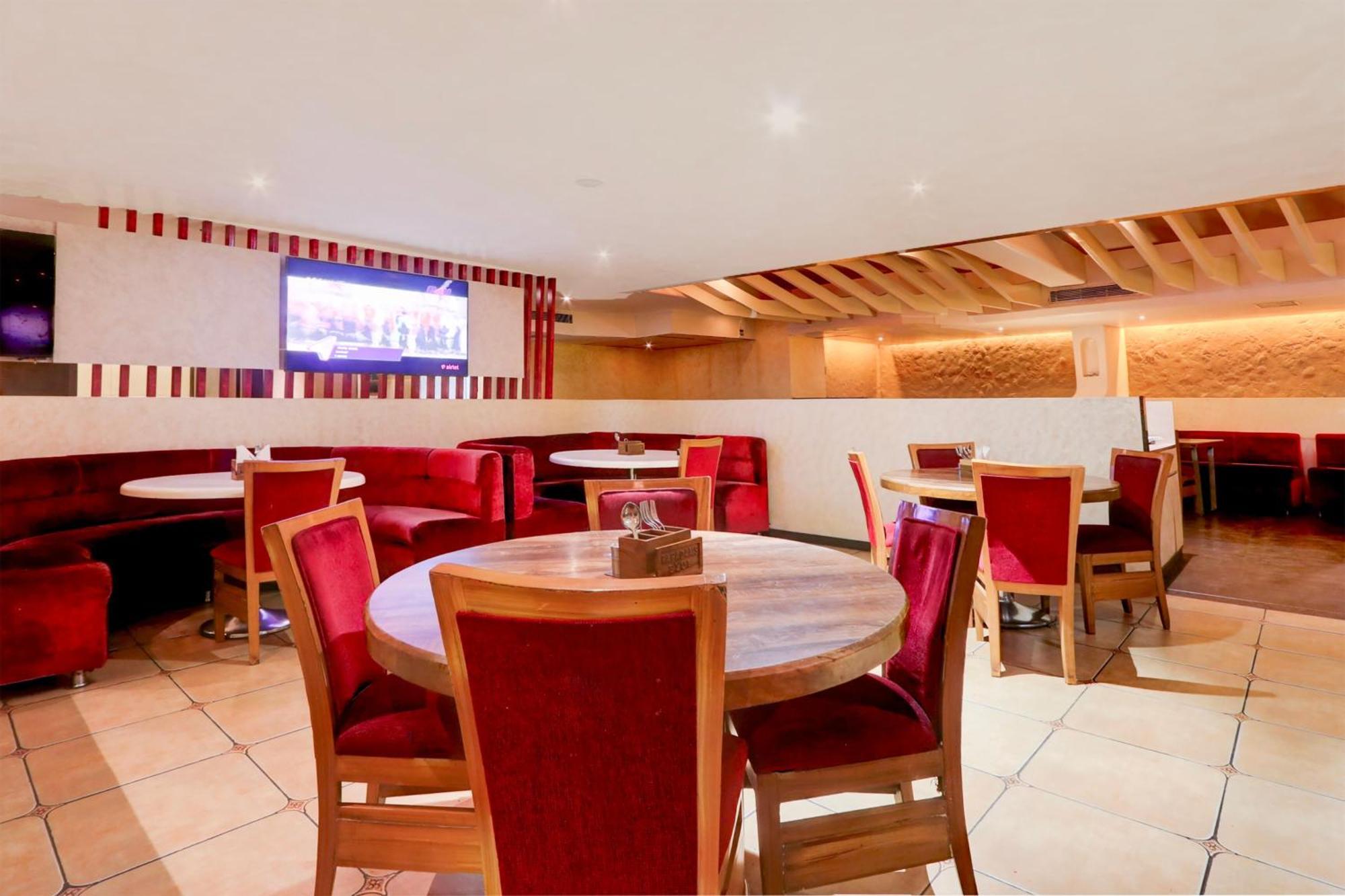 Super Townhouse Lotus Grand Hotel
