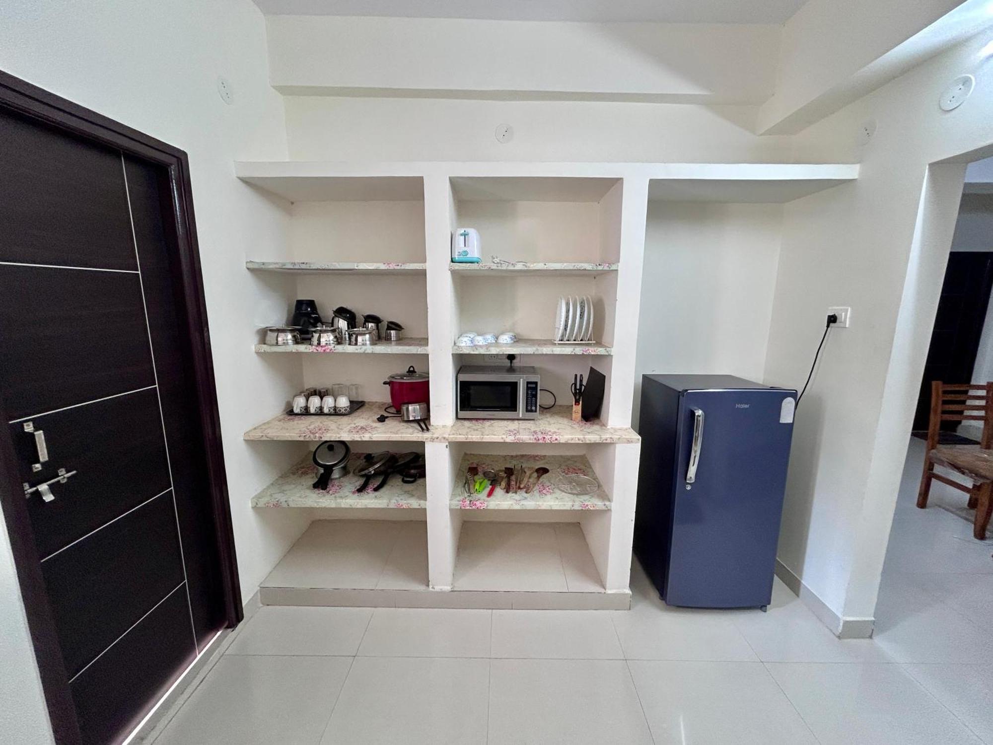 Mee Homes Madhapur Family Fully Furnished 2 Bhk Premium Flats 302 *