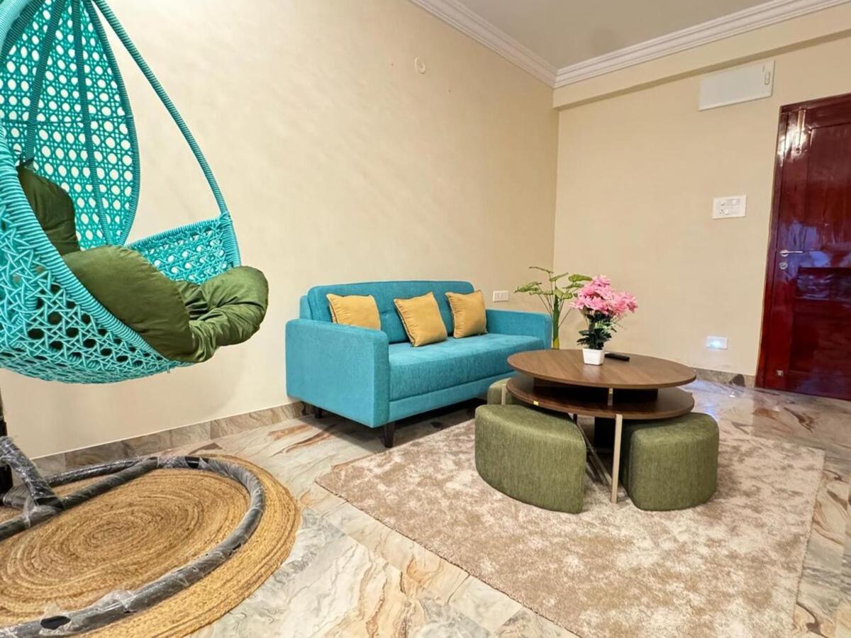 Evara Grand Vista - Fully Equipped 3bhk Near Amb Apartment *
