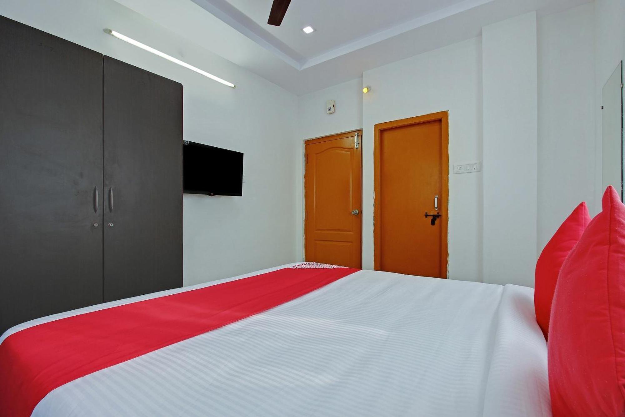 Super O Golden Hive Madhapur Near Shilparamam 3* Hyderabad