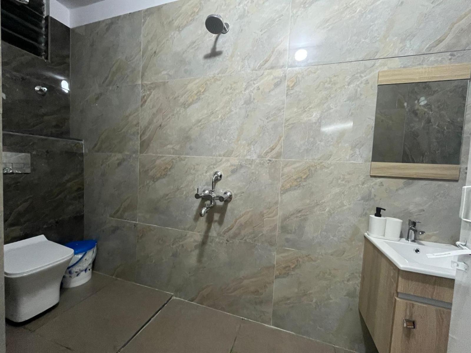 Apartment Comfy Abode Banjara Hills Road No 1 *
