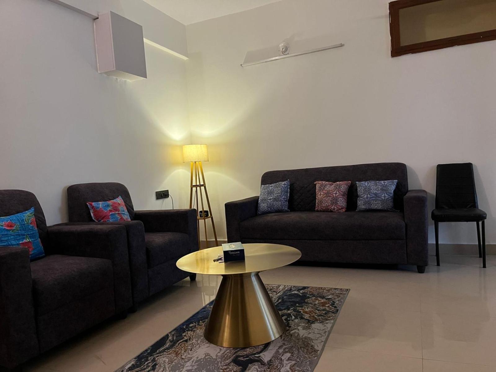 Comfy Abode Banjara Hills Road No 1 Apartment *