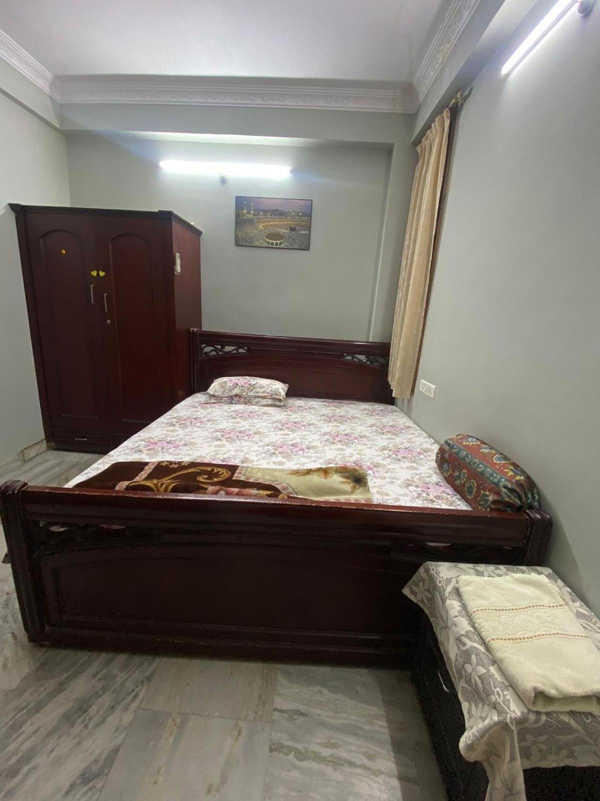 Apartment Modern 2bhk Flat With Large Living Dinning And Kitchen