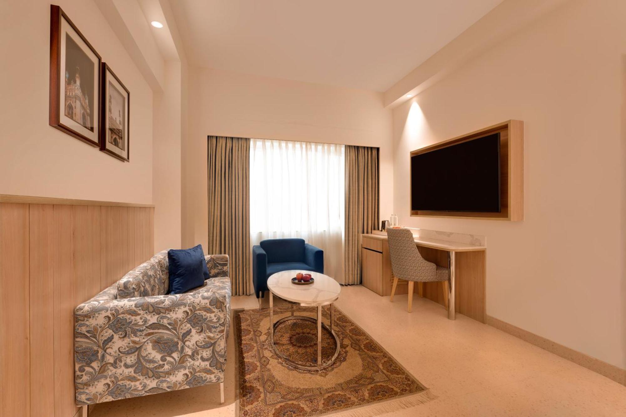 Lemon Tree Premier Hitec Hotel 5*