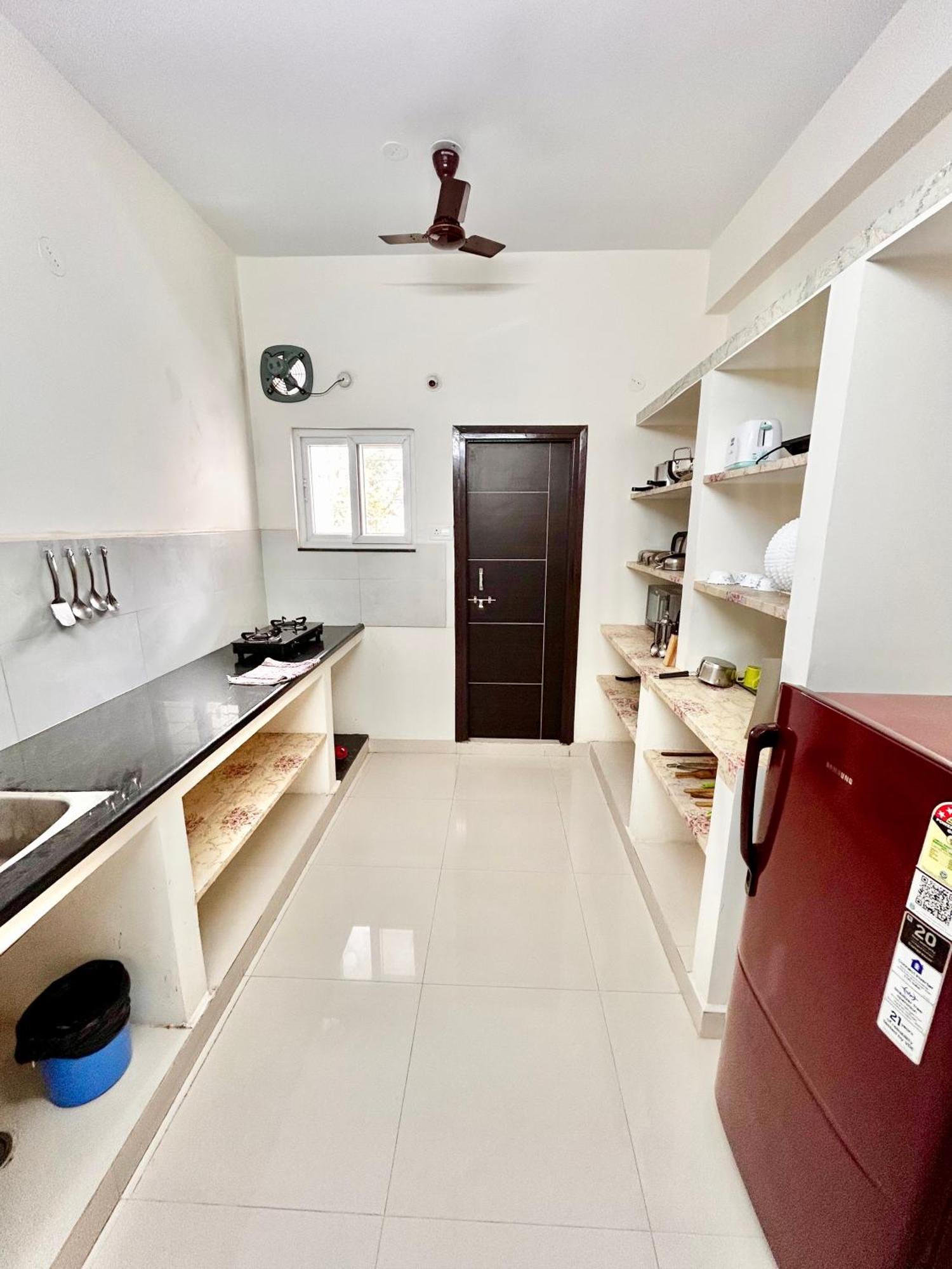 Mee Homes Madhapur Family Fully Furnished 2 Bhk Premium Flats 302 Apartment *