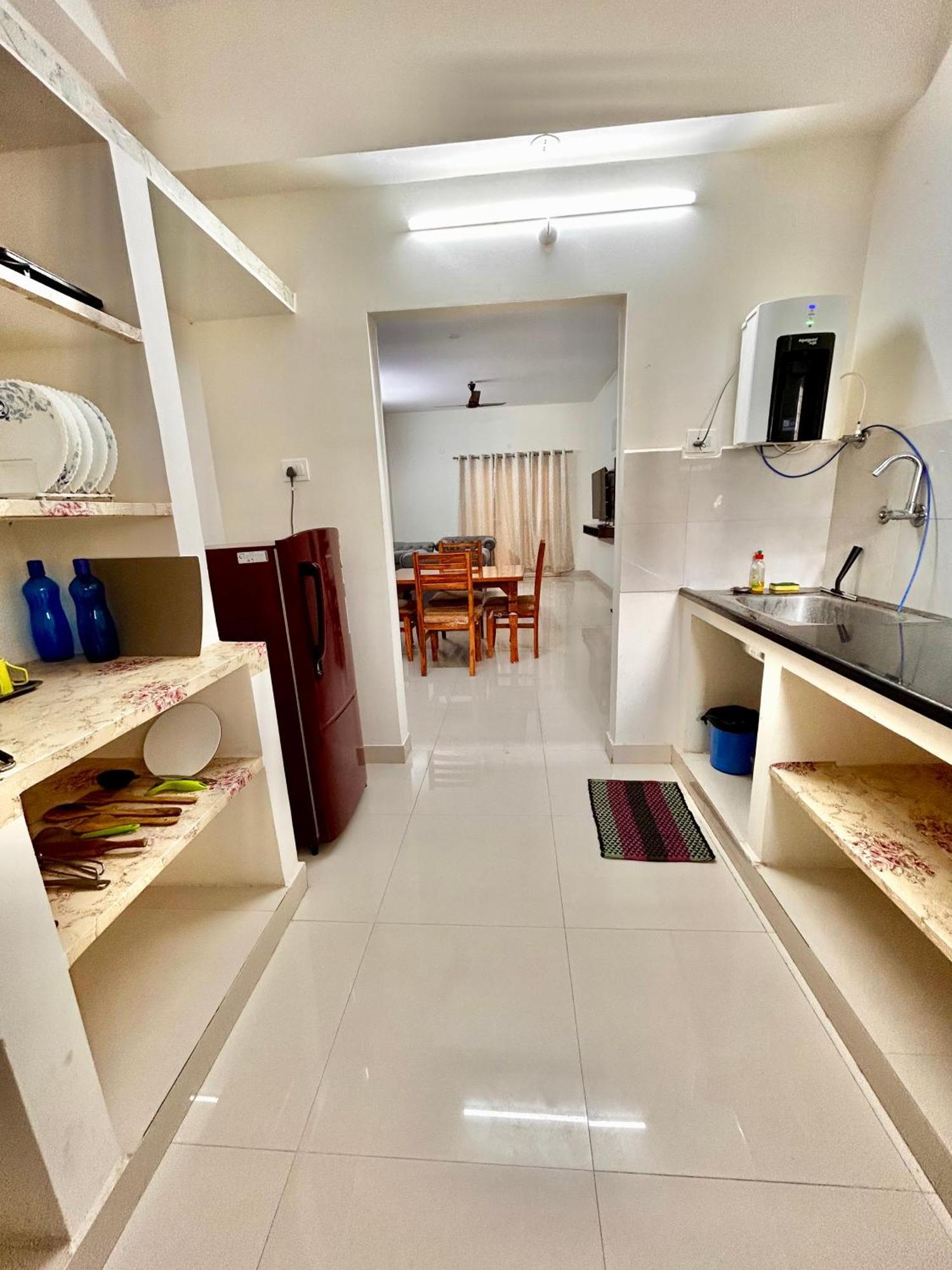 Mee Homes Madhapur Family Fully Furnished 2 Bhk Premium Flats 302 *