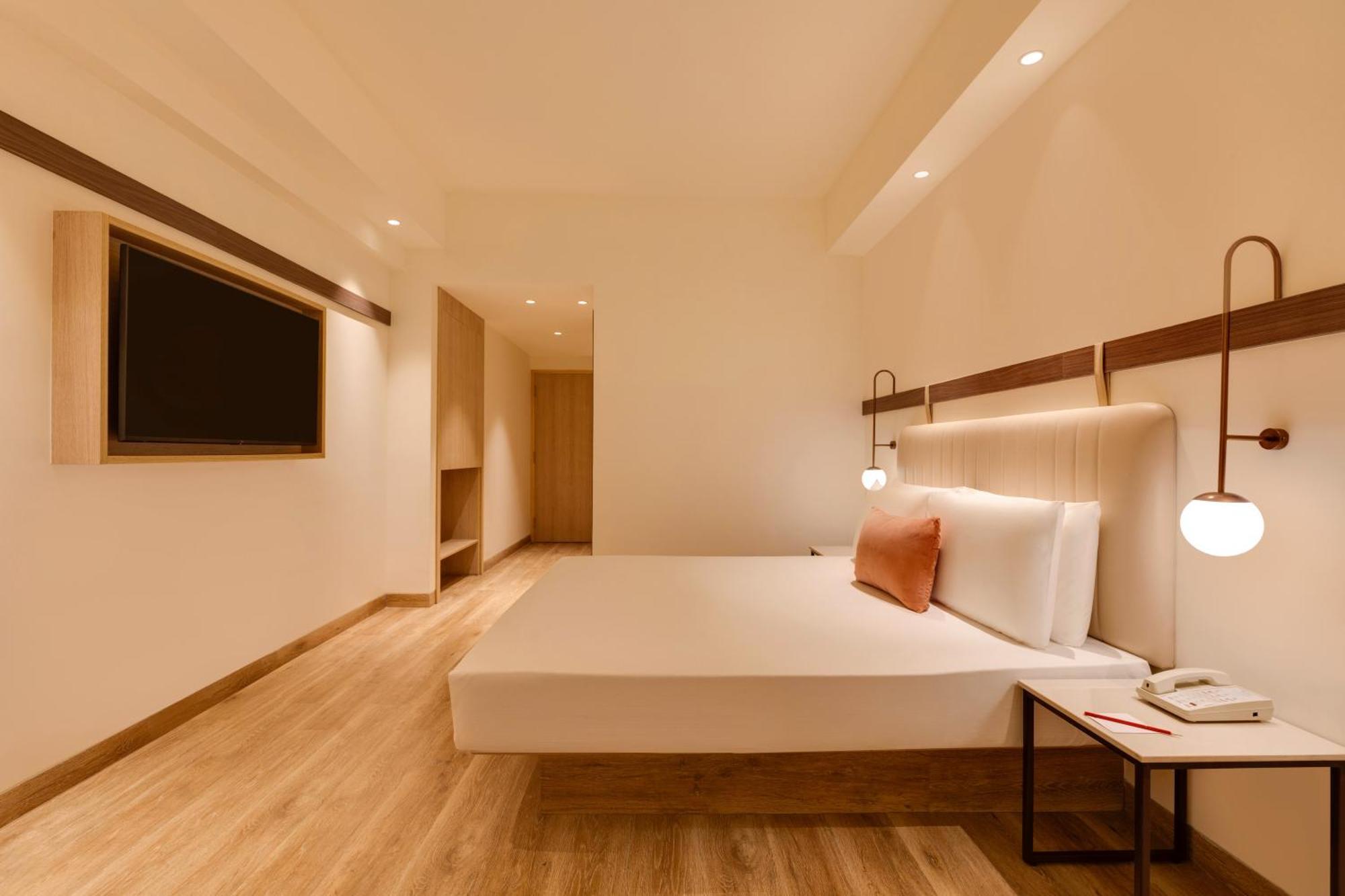 Hotel Red Fox By Lemon Tree Hotels,