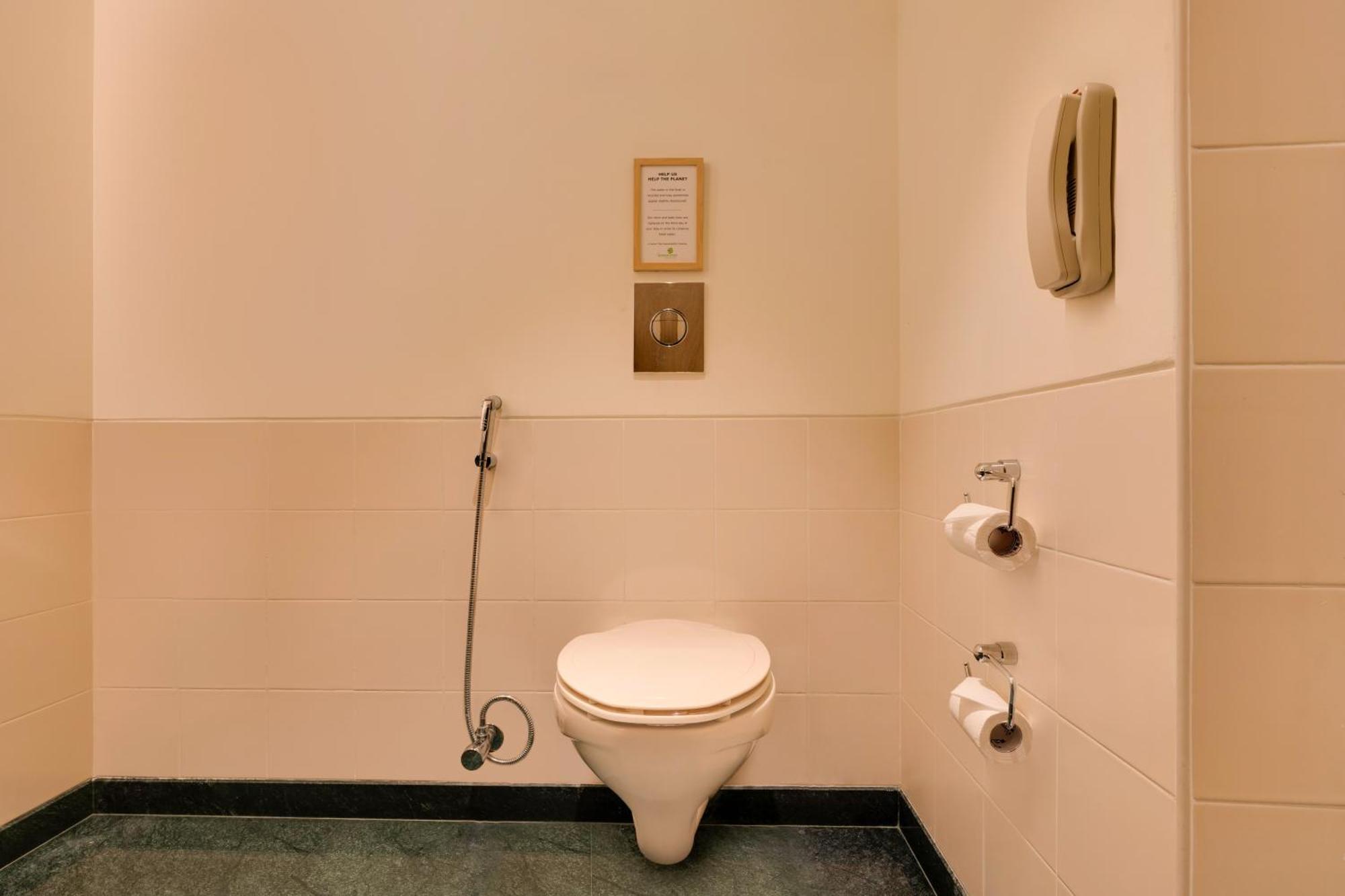 Hotel Red Fox By Lemon Tree Hotels,
