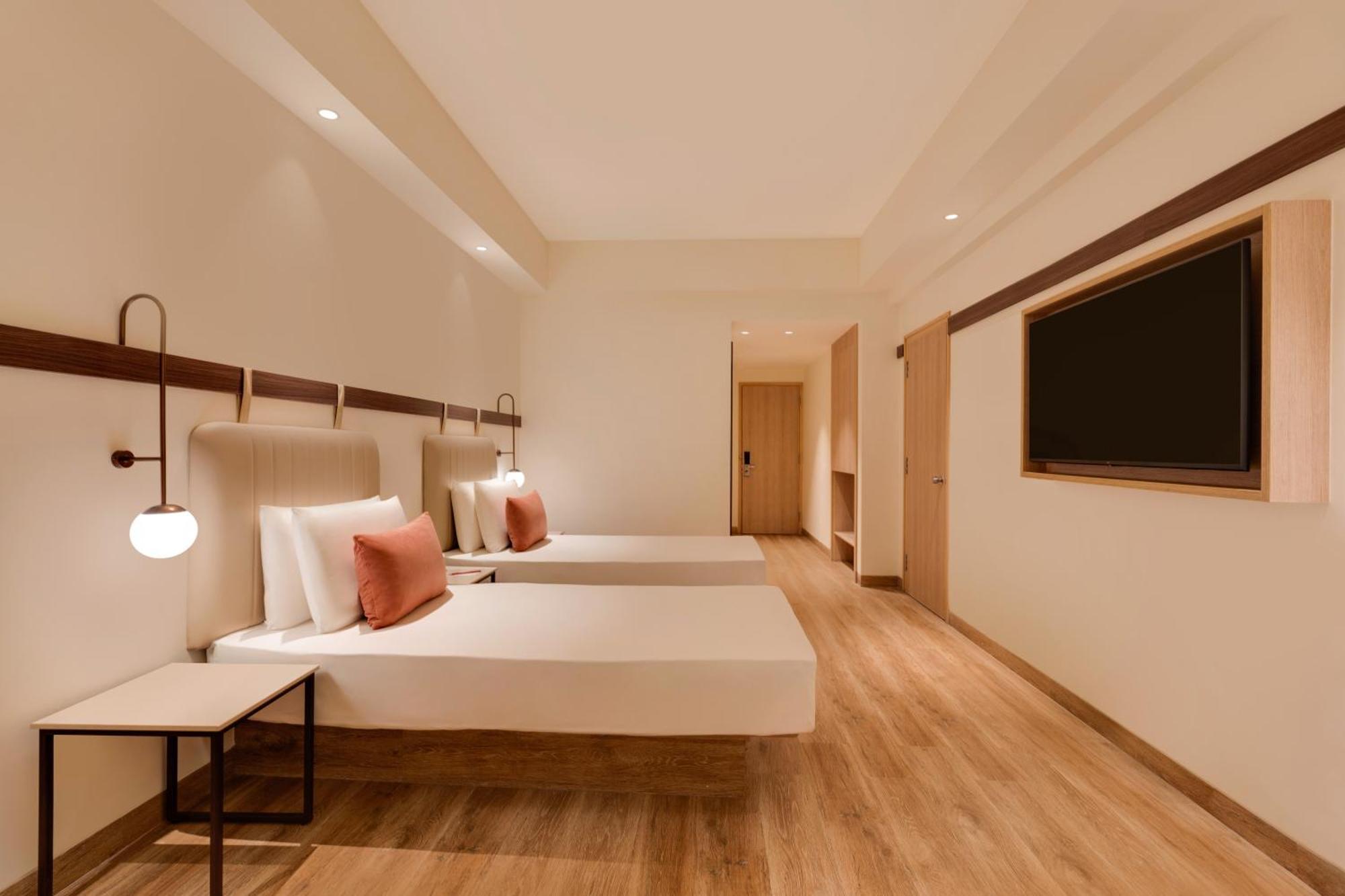 Hotel Red Fox By Lemon Tree Hotels, 3*