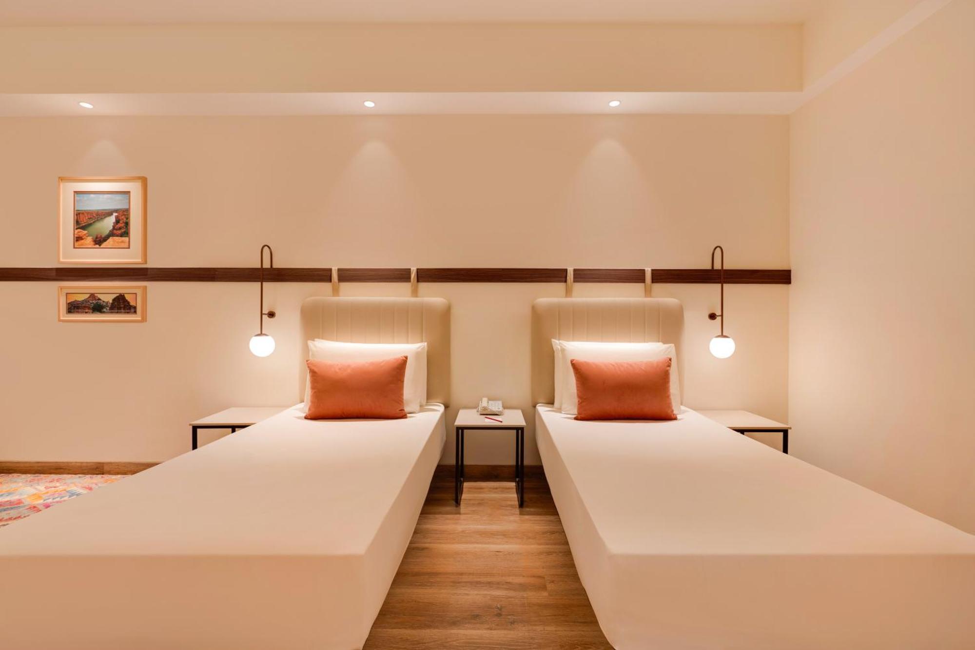 Red Fox By Lemon Tree Hotels, Hotel