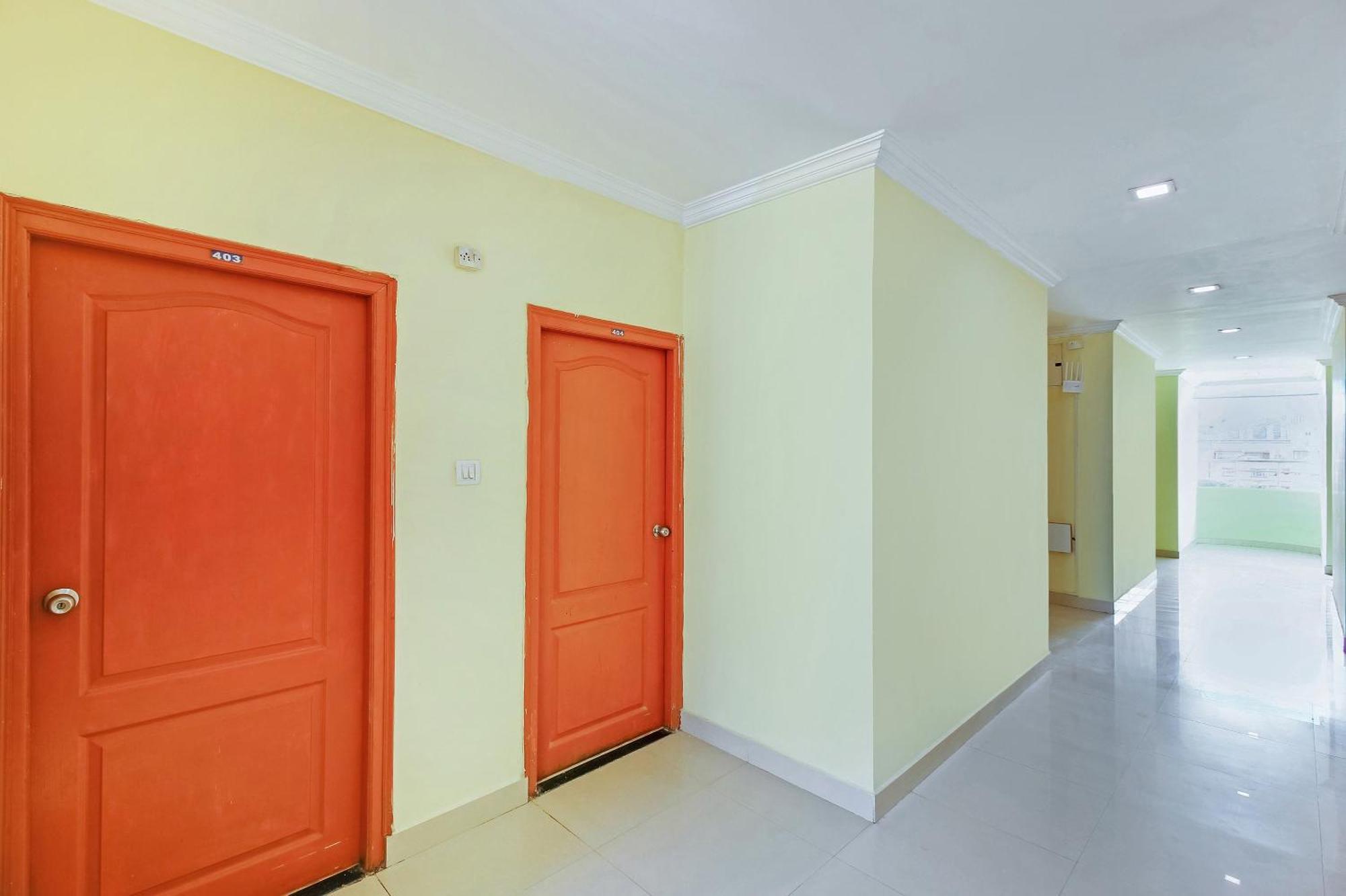 Super O Golden Hive Madhapur Near Shilparamam 3*