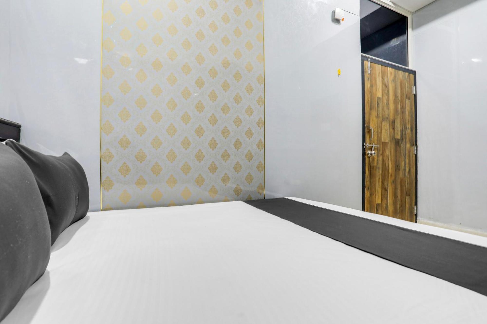 Hotel Super O Veduka Banquets & Luxury