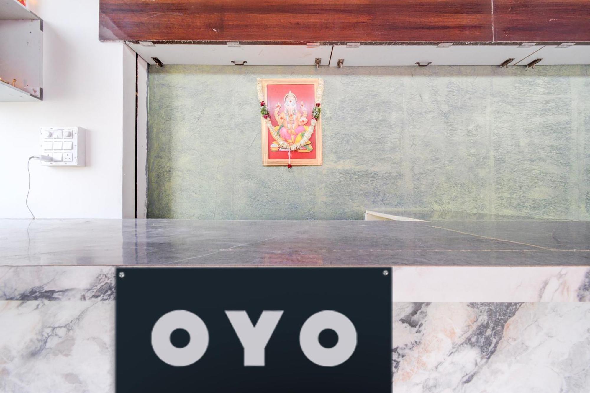 Hotel O Everest
