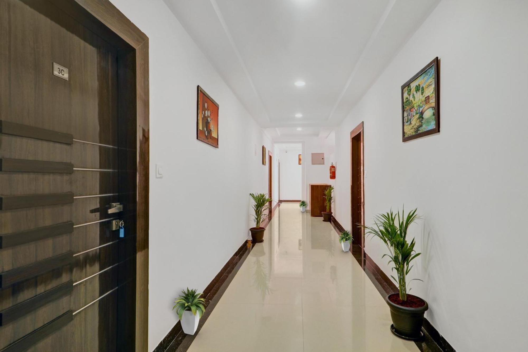 Hotel Super Townhouse Rcc Park View Hyderabad