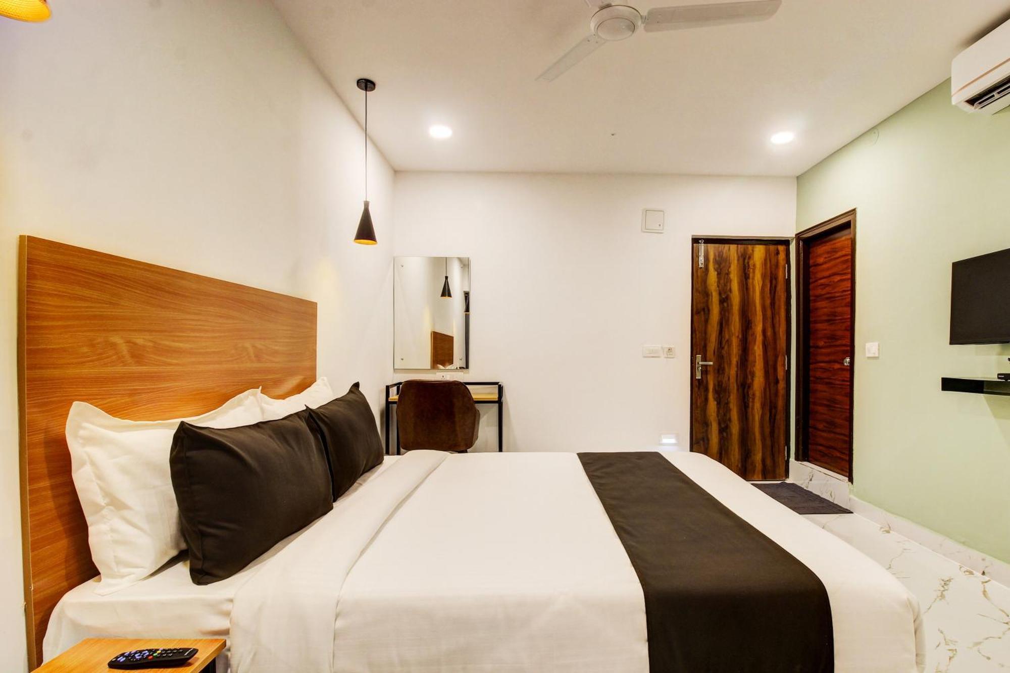 Super Townhouse Rcc Banjara Hills Hotel Hyderabad