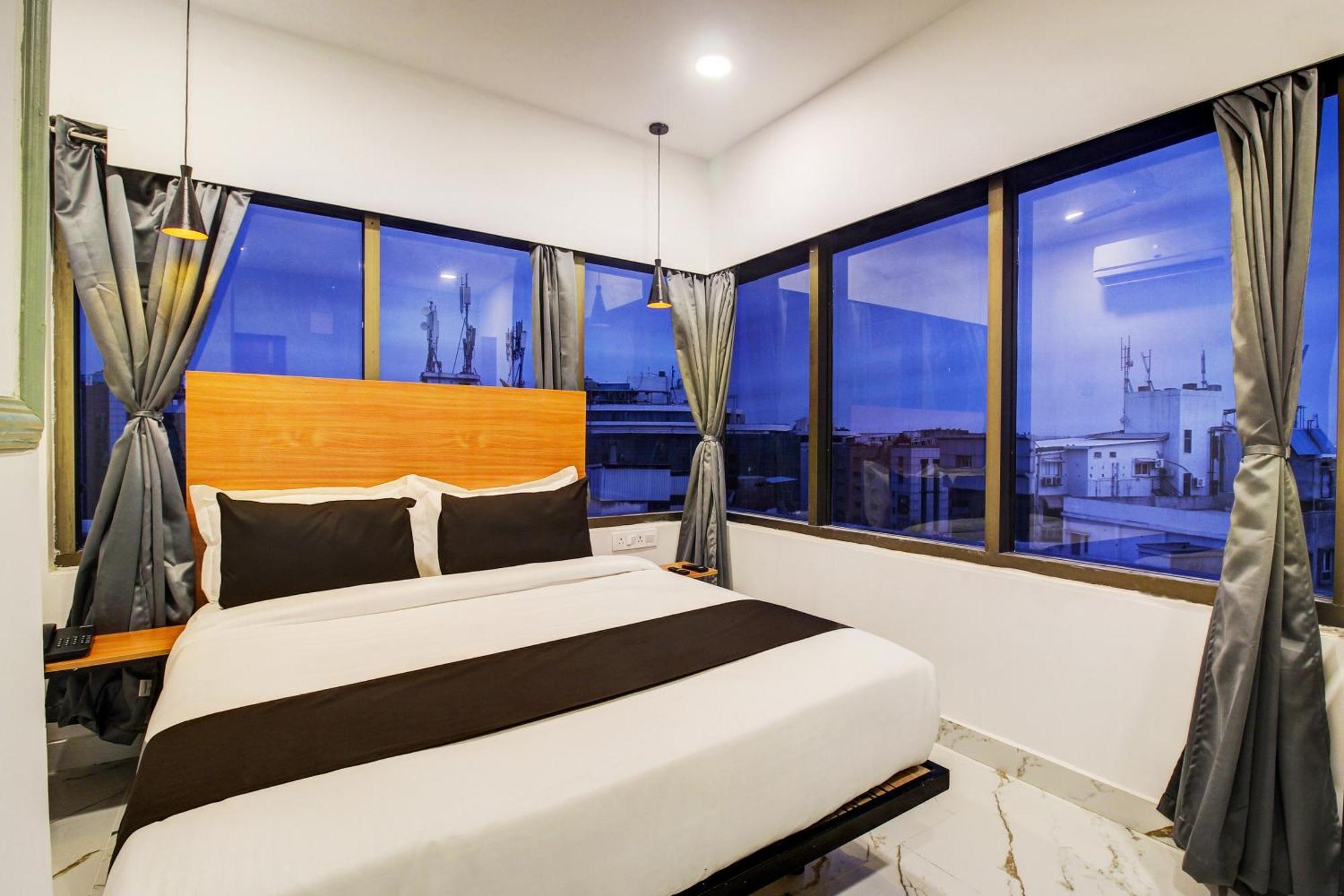 Super Townhouse Rcc Banjara Hills 2*