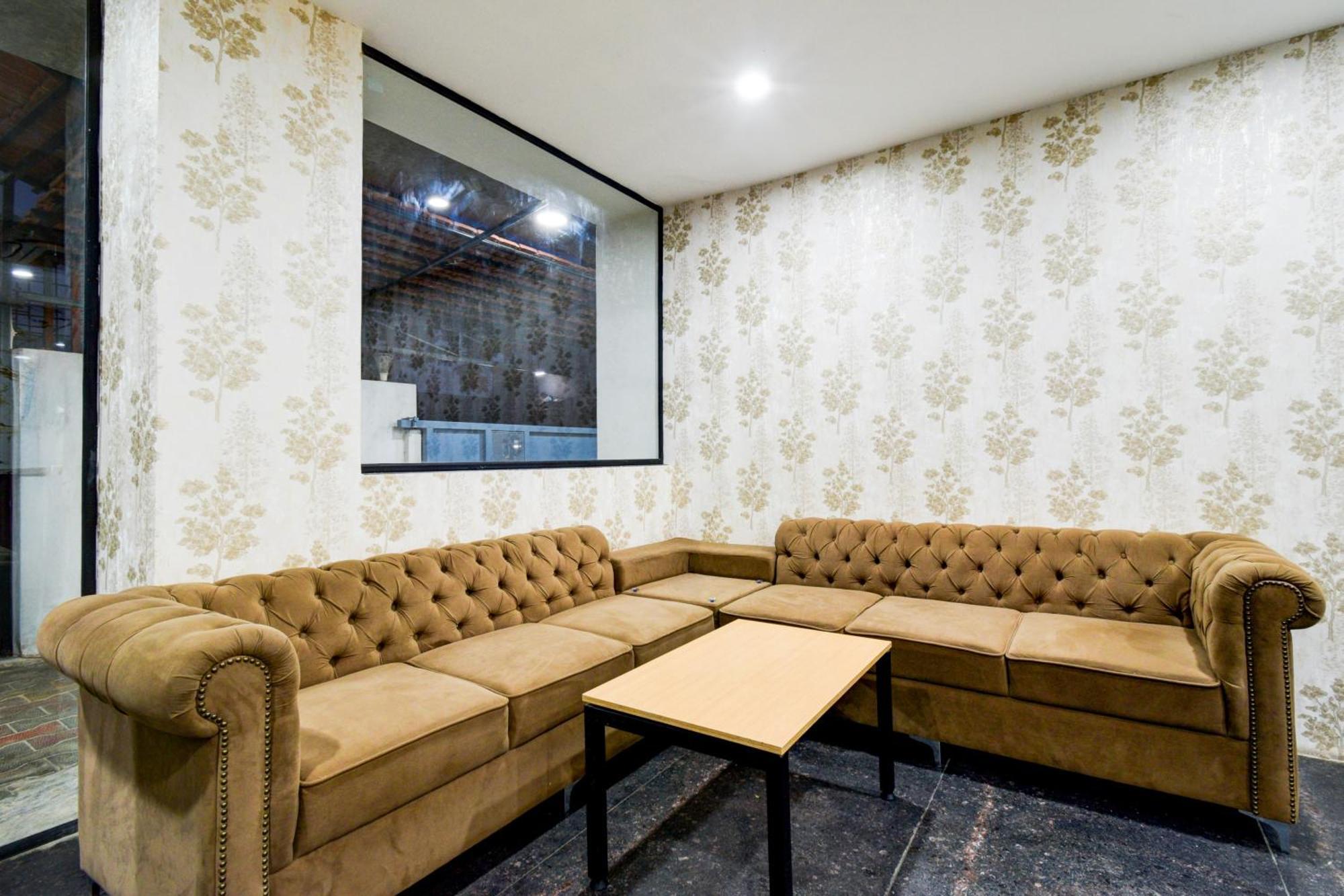 Hotel Fabhotel Unnam