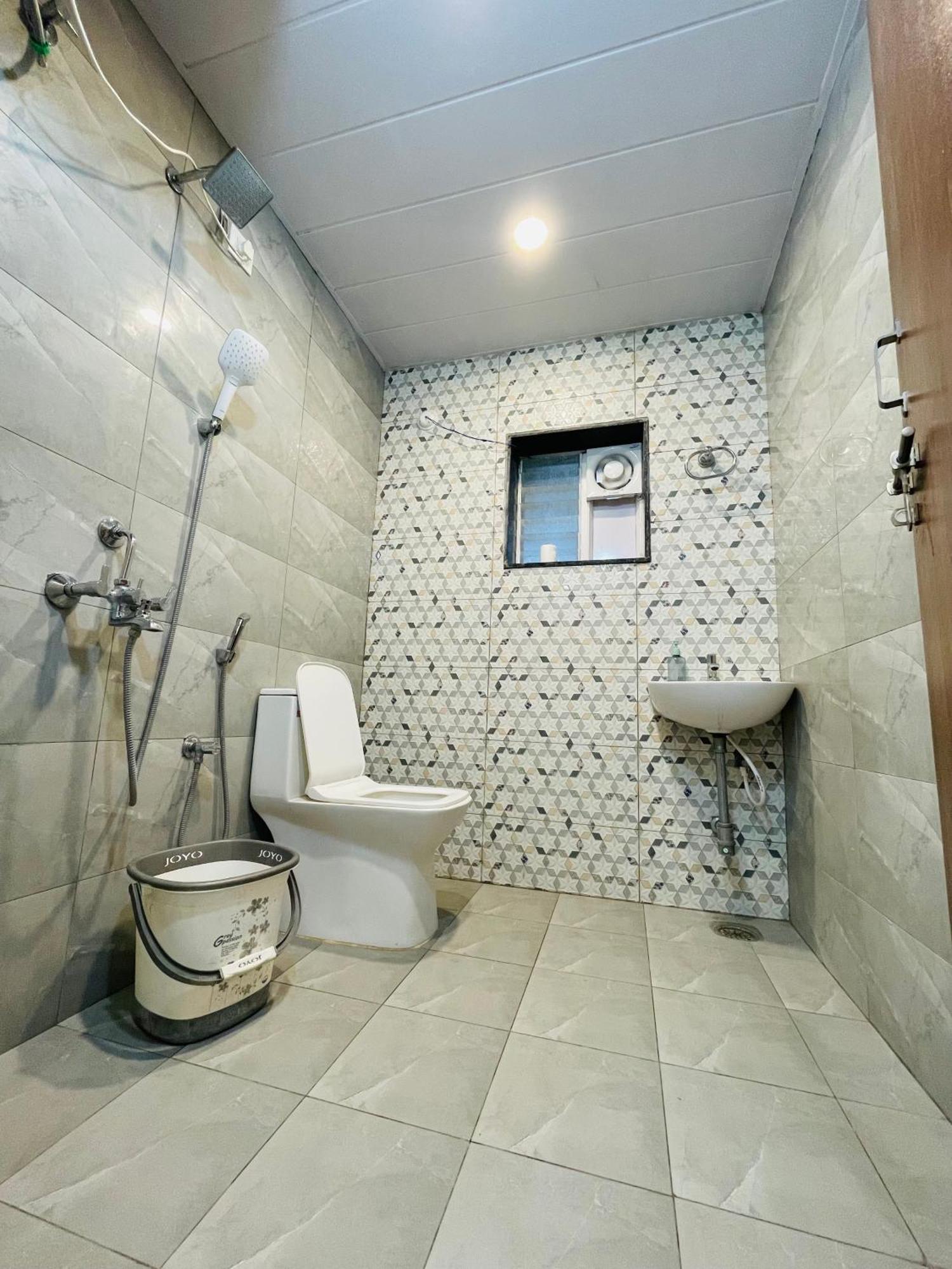 Noah Suits-2bhk Nearusconsulate Apartment *