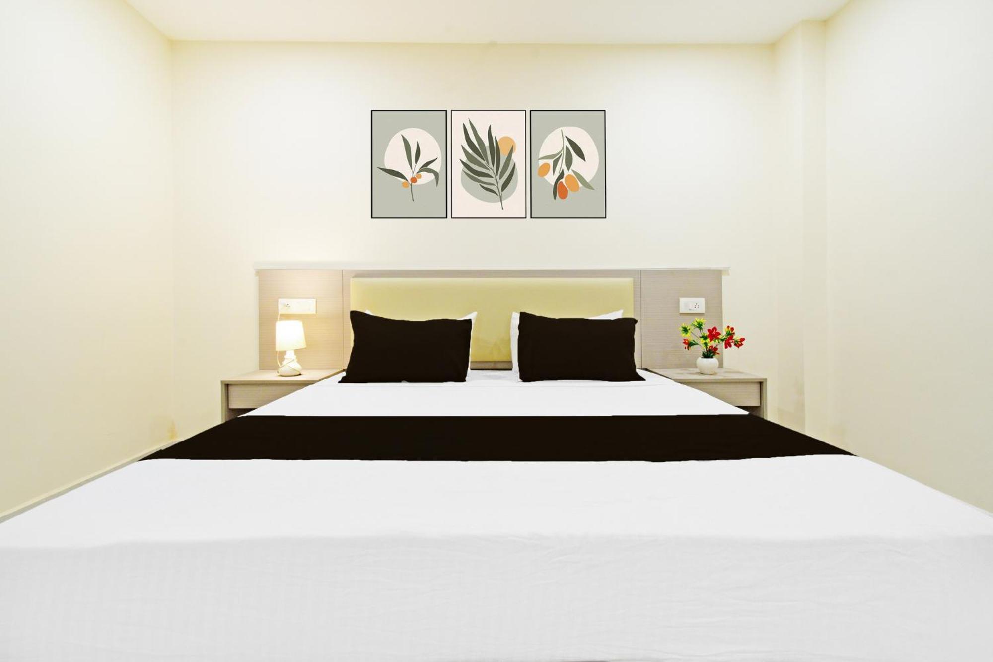 Hotel Super Collection O Sanath Nagar Near Railway Station
