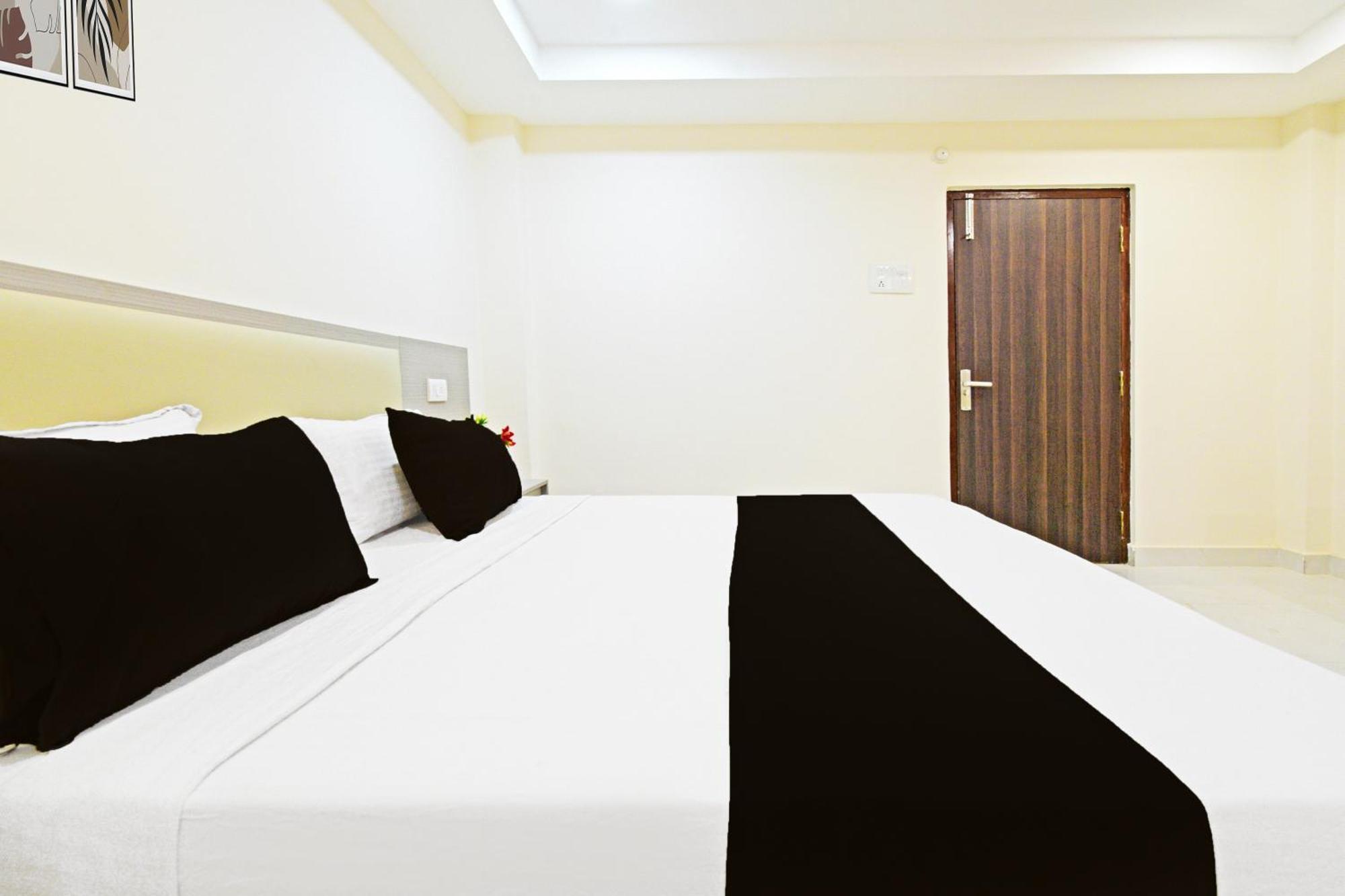 Super Collection O Sanath Nagar Near Railway Station *