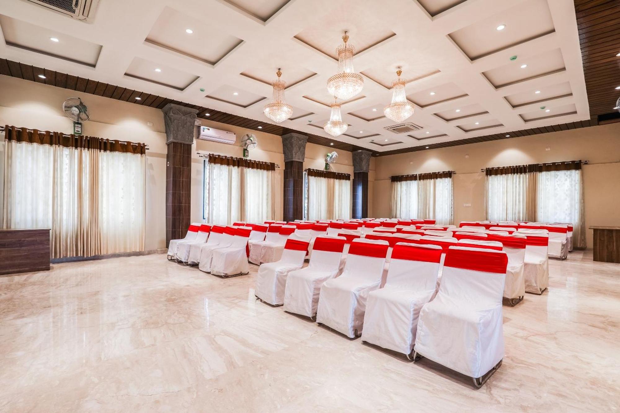 Capital O Sky Grand 3* Hyderabad