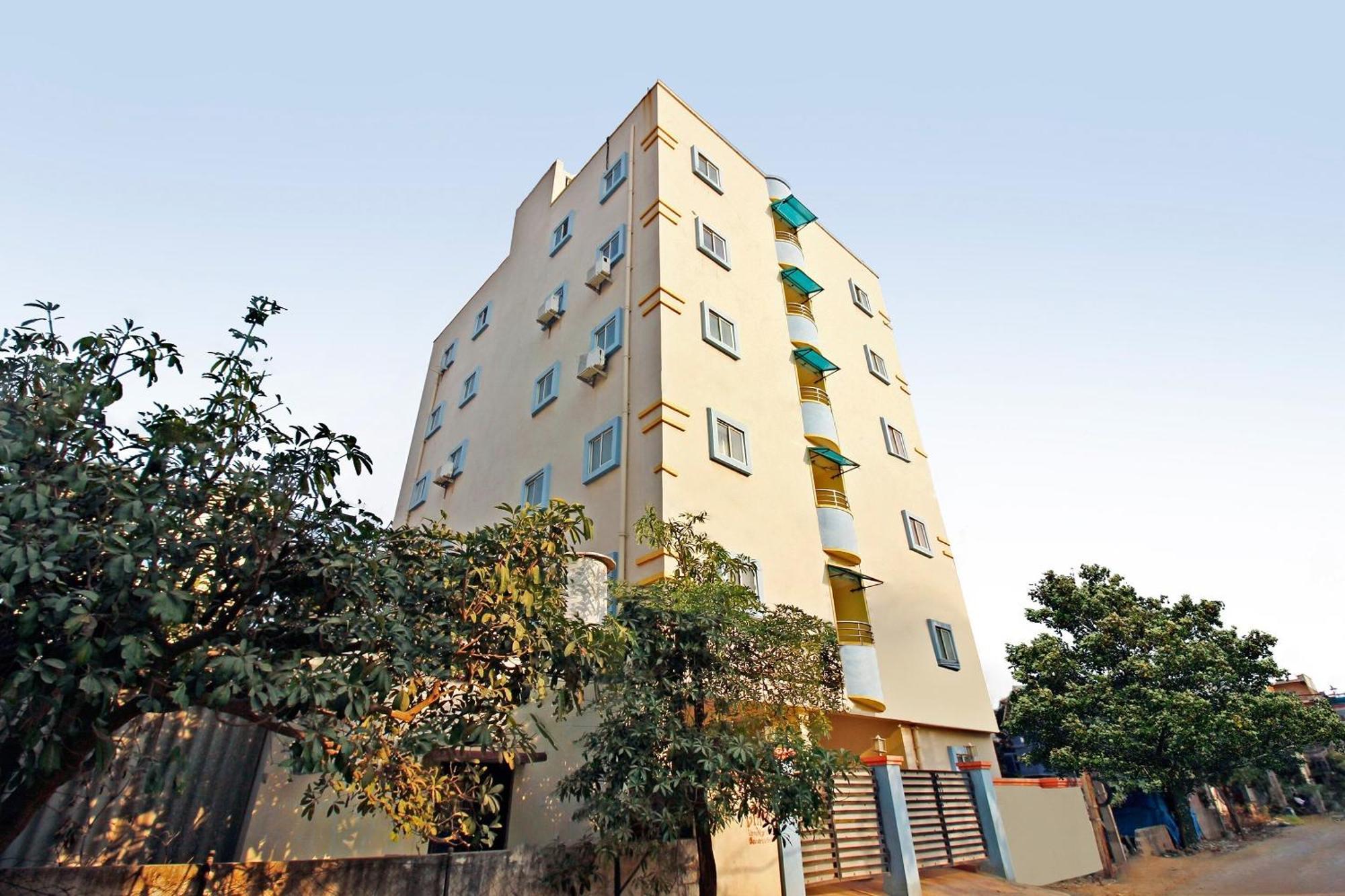 Super O Golden Hive Madhapur Near Shilparamam 3*