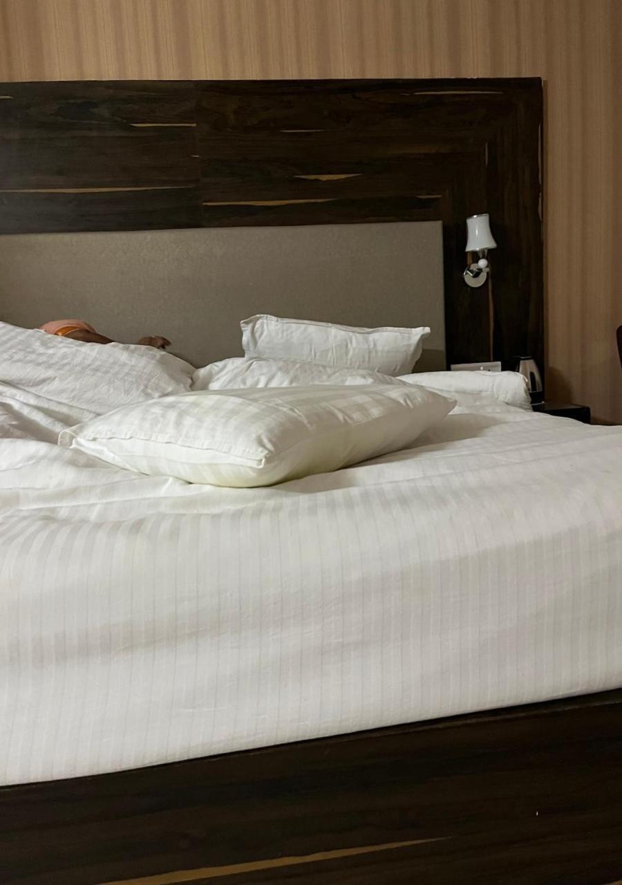 Hotel Kinara Grand