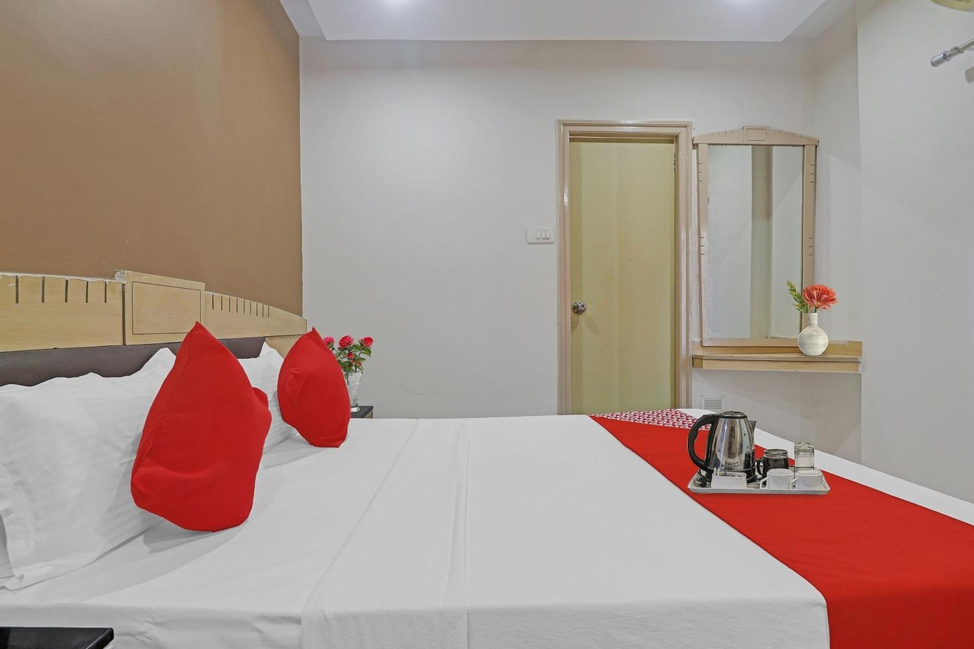 O Padmini Near Lakdikapool Metro Station Hotel Hyderabad