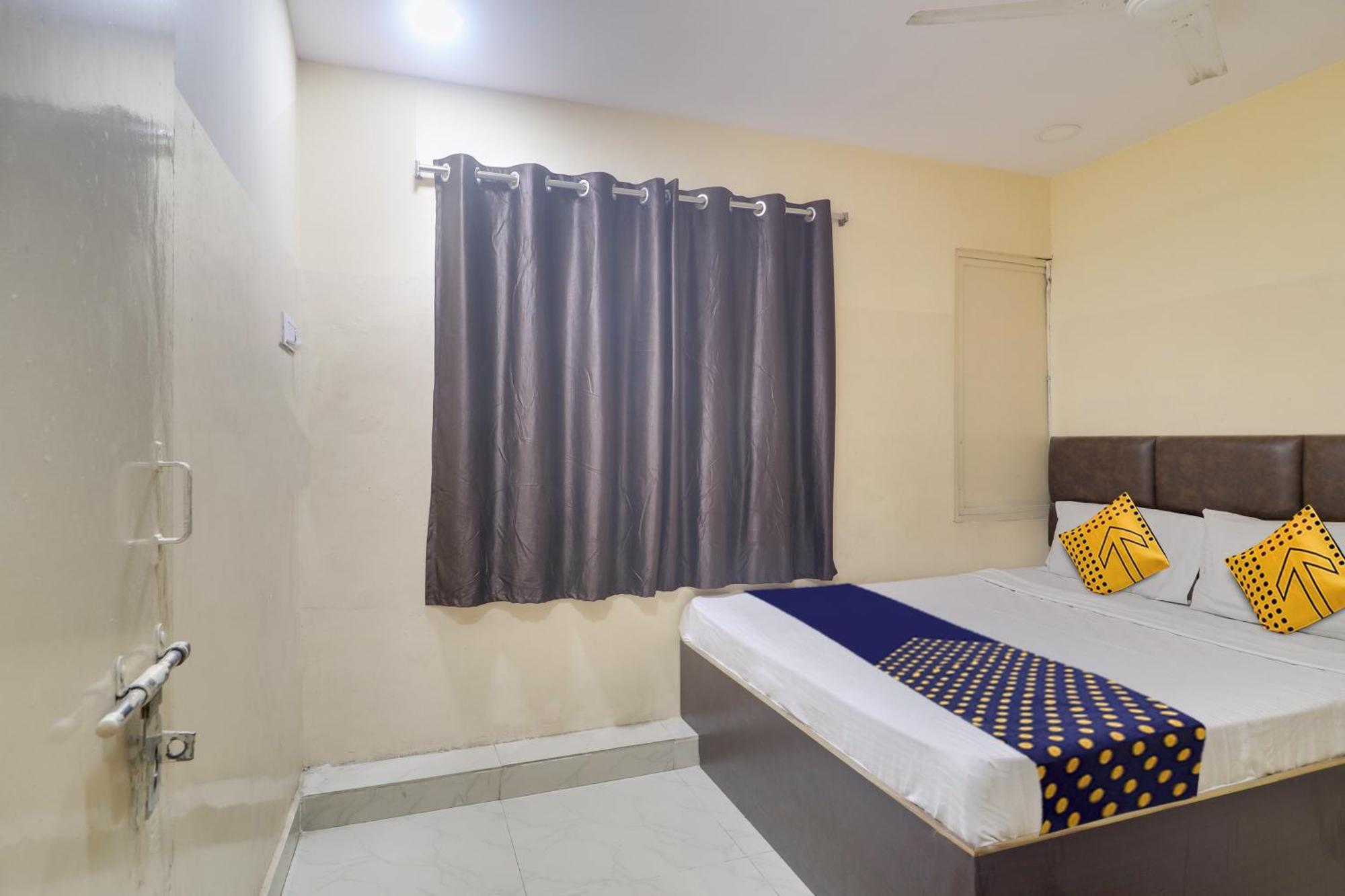 Spot On Bhargav Hotel