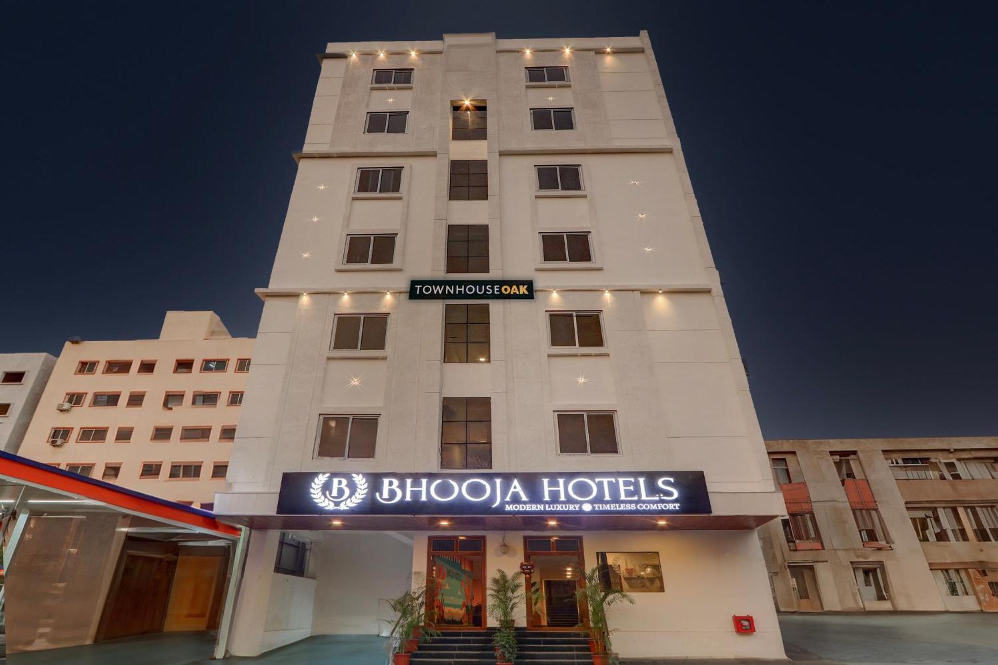 Townhouse Oak Bhooja 4*
