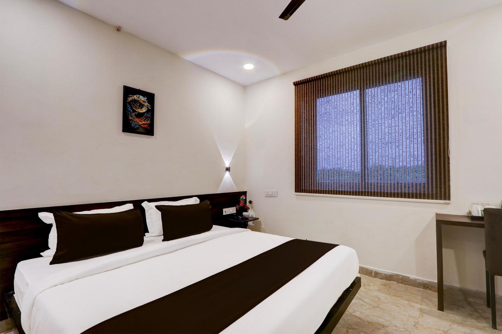Townhouse Oak Bhooja 4*