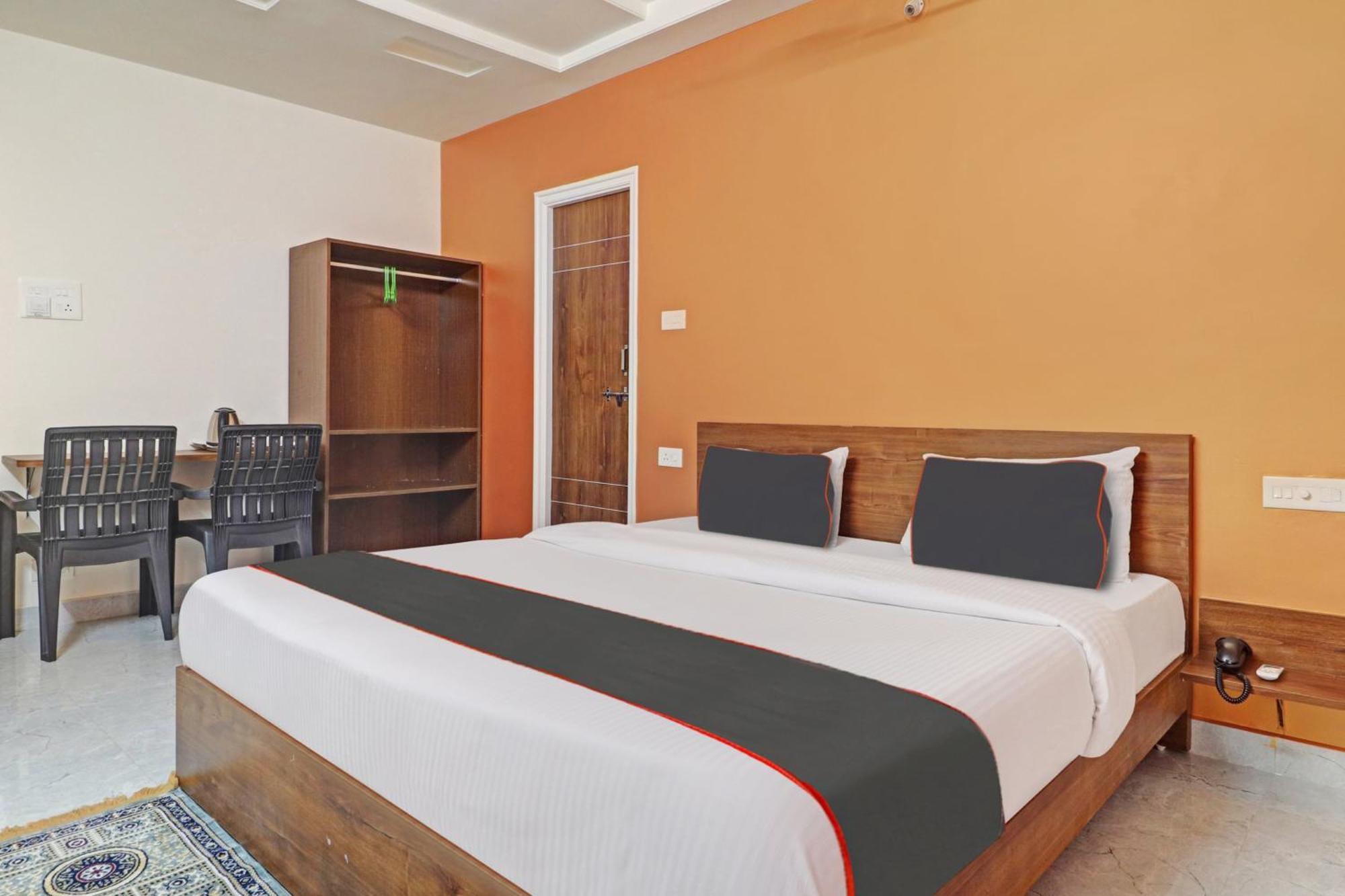 Collection O Golden Hitech Hotel