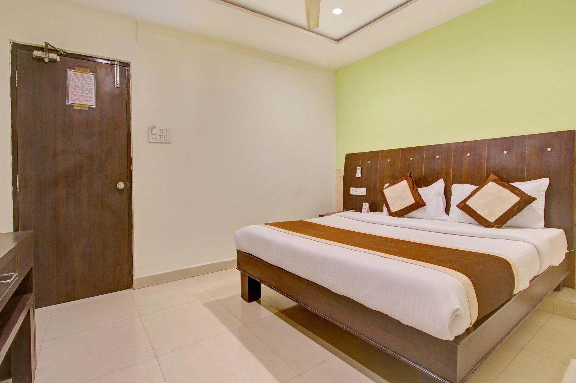 Super Collection O Alekhya Residency Hotel